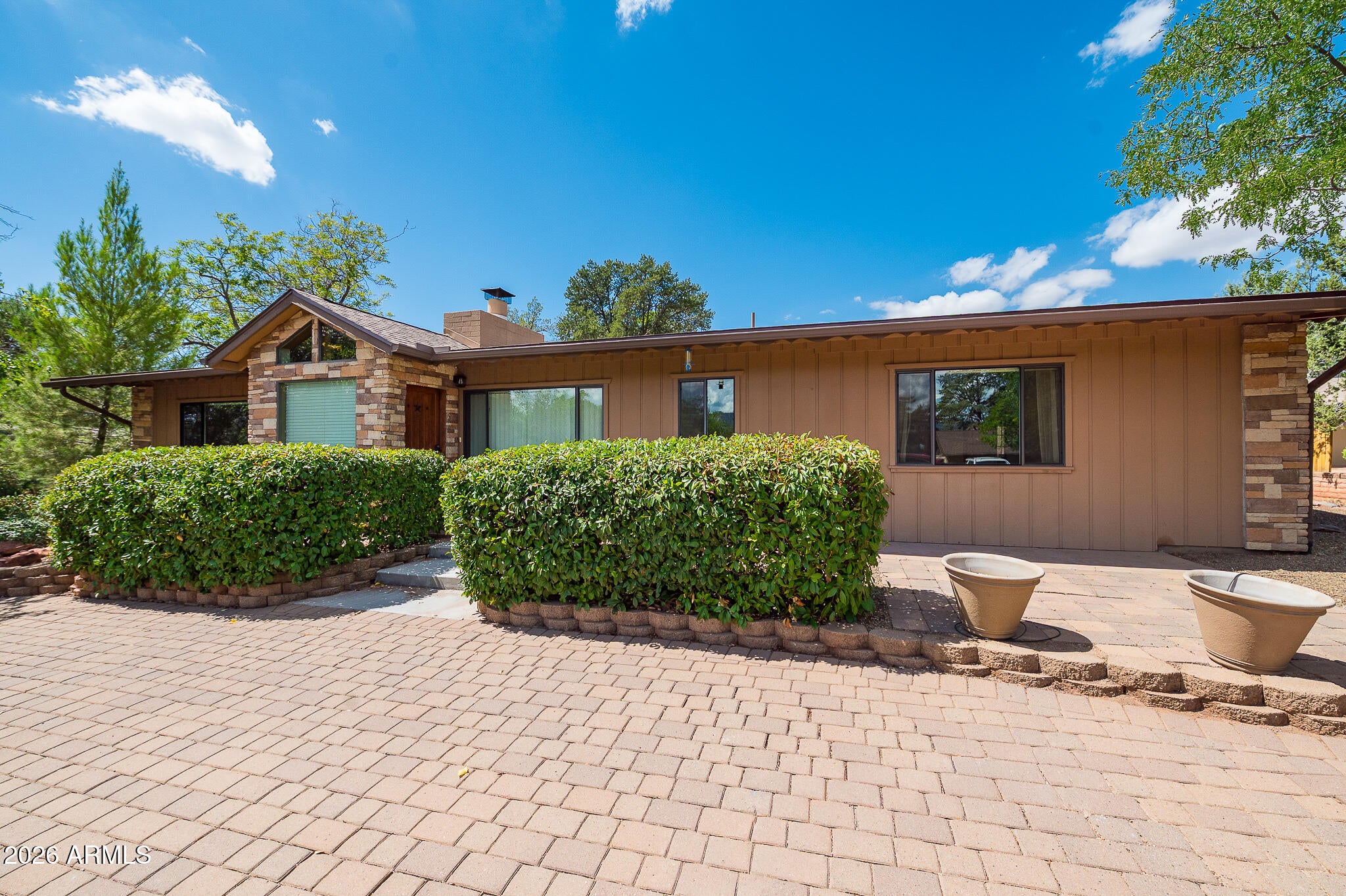 55 THUNDERBIRD Drive