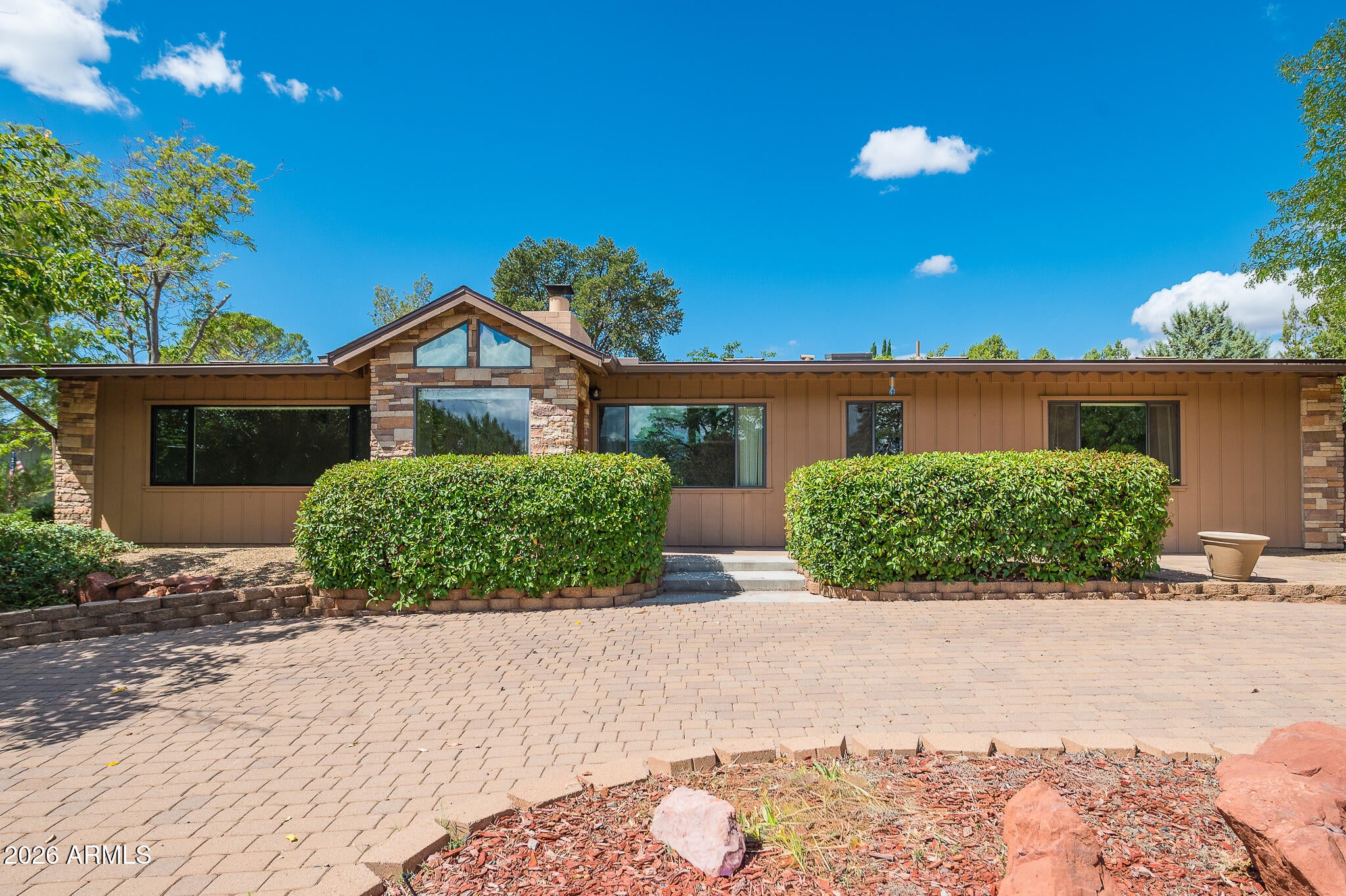 55 THUNDERBIRD Drive
