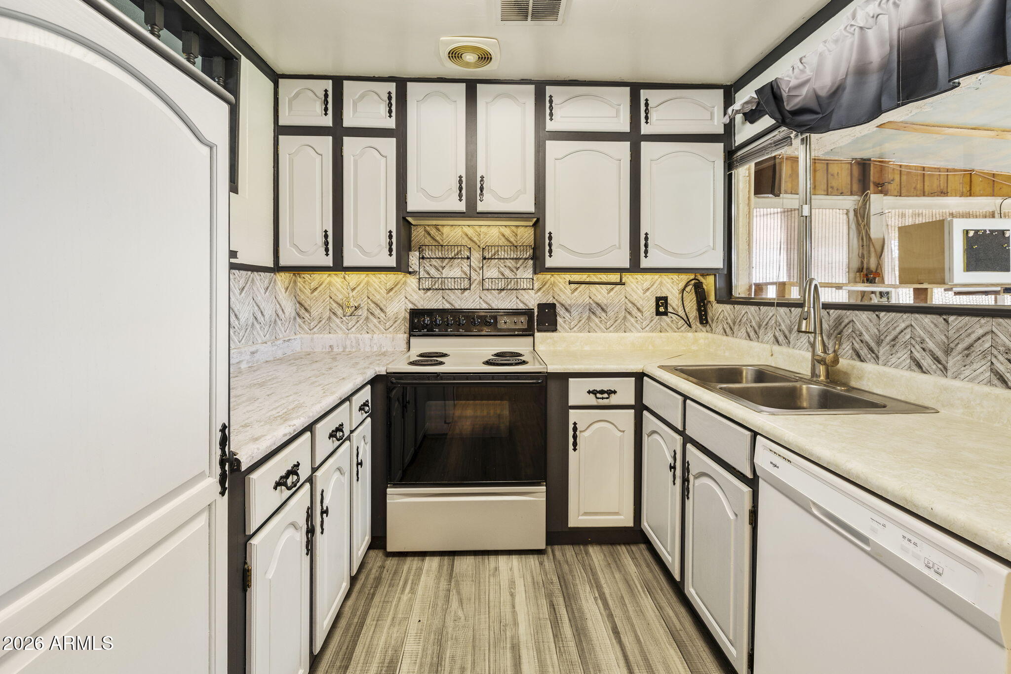 823 E IRONWOOD Drive