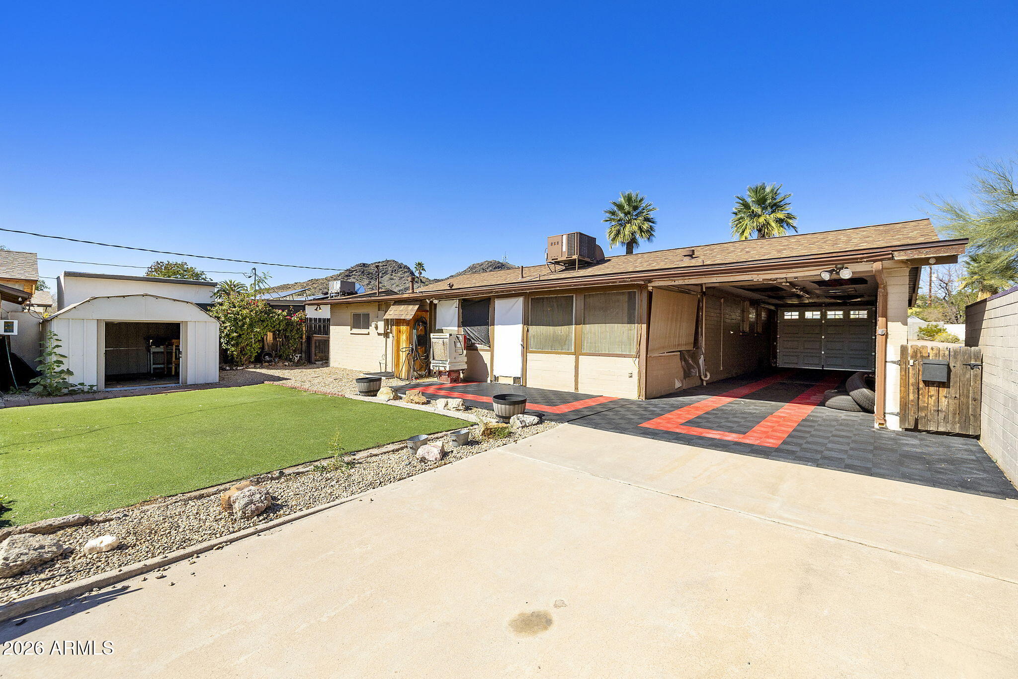 823 E IRONWOOD Drive