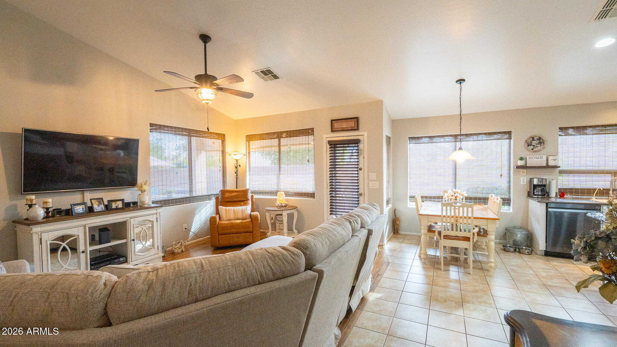 1382 E PRICKLY PEAR Drive