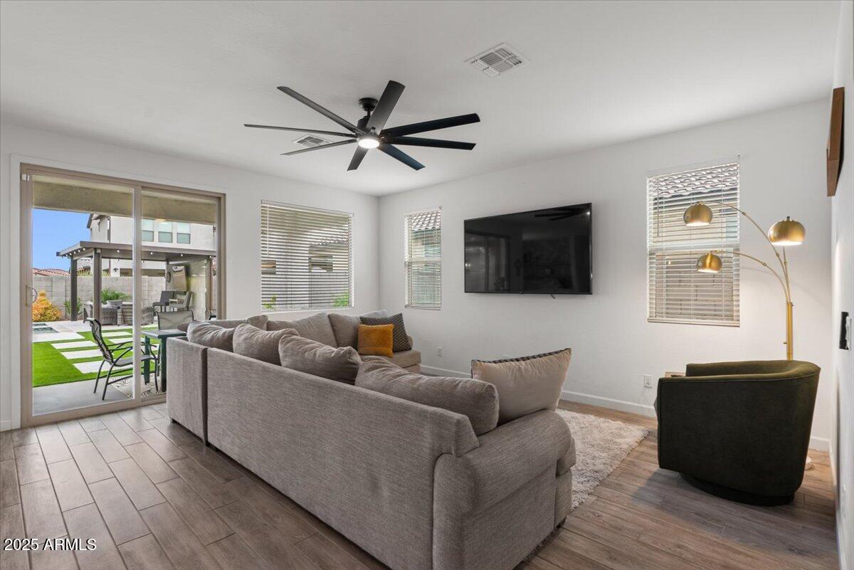 9740 E SEISMIC Avenue