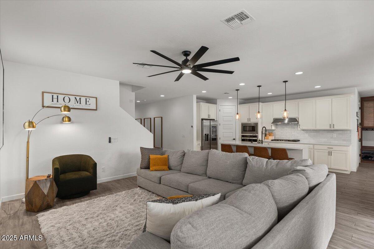 9740 E SEISMIC Avenue