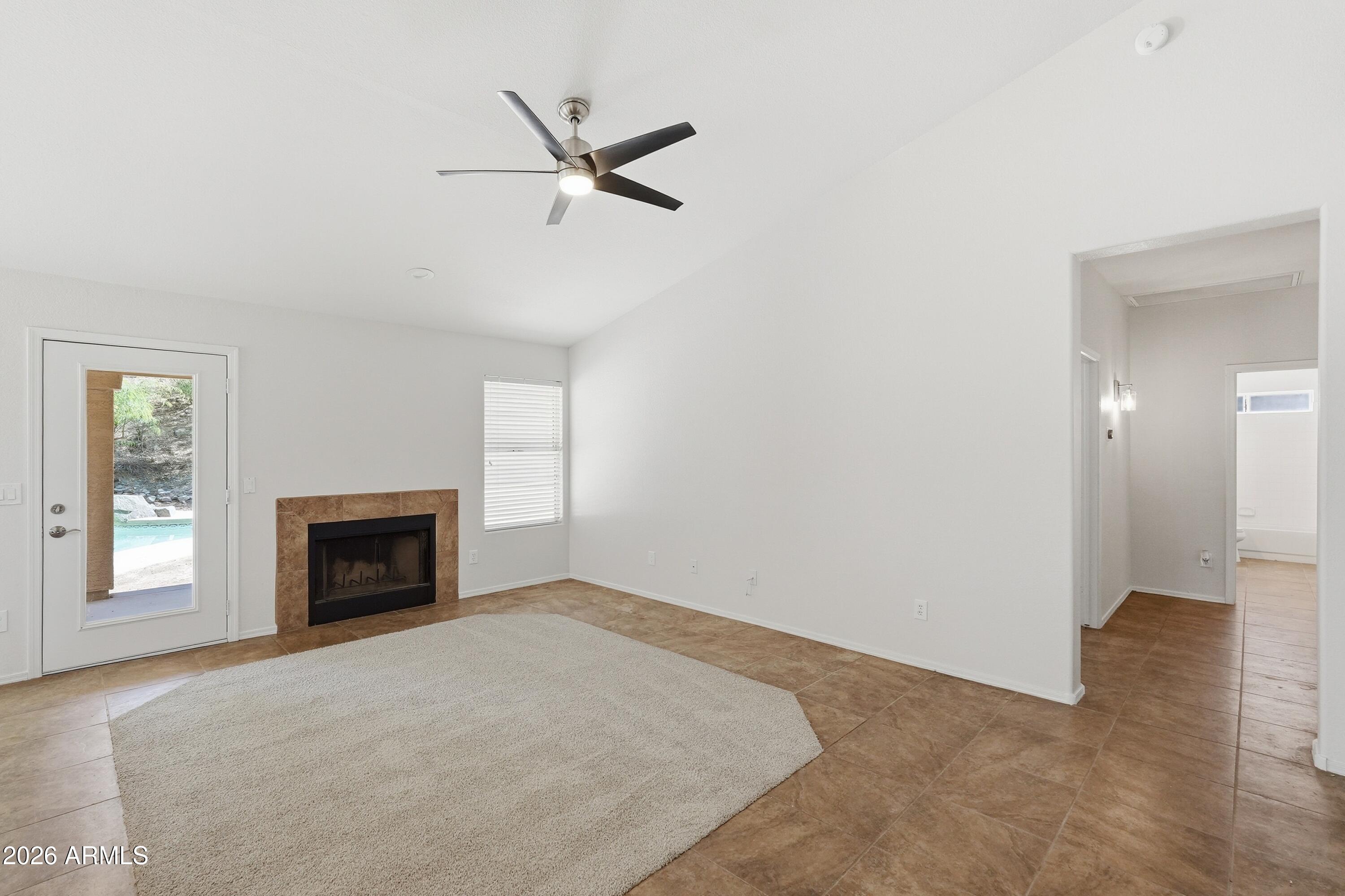 908 E VERBENA Drive