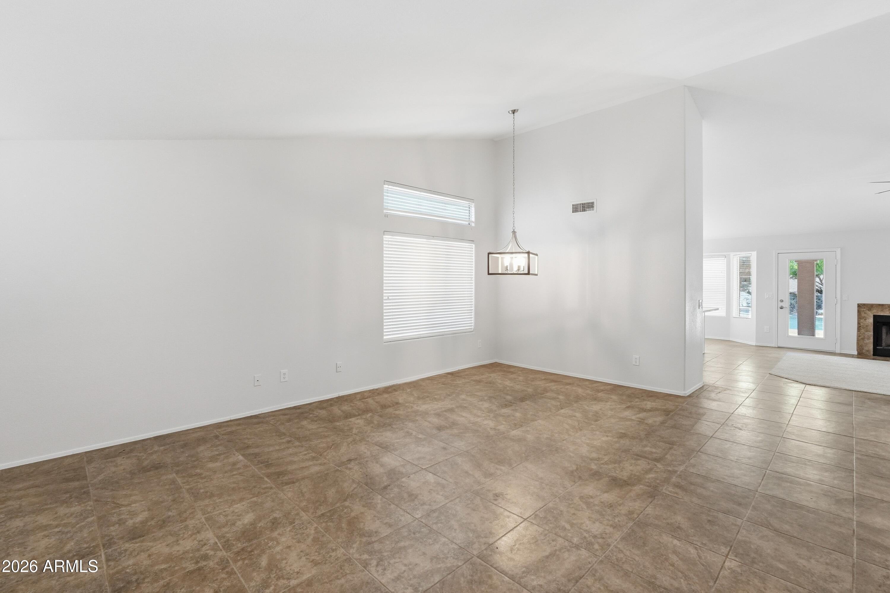 908 E VERBENA Drive