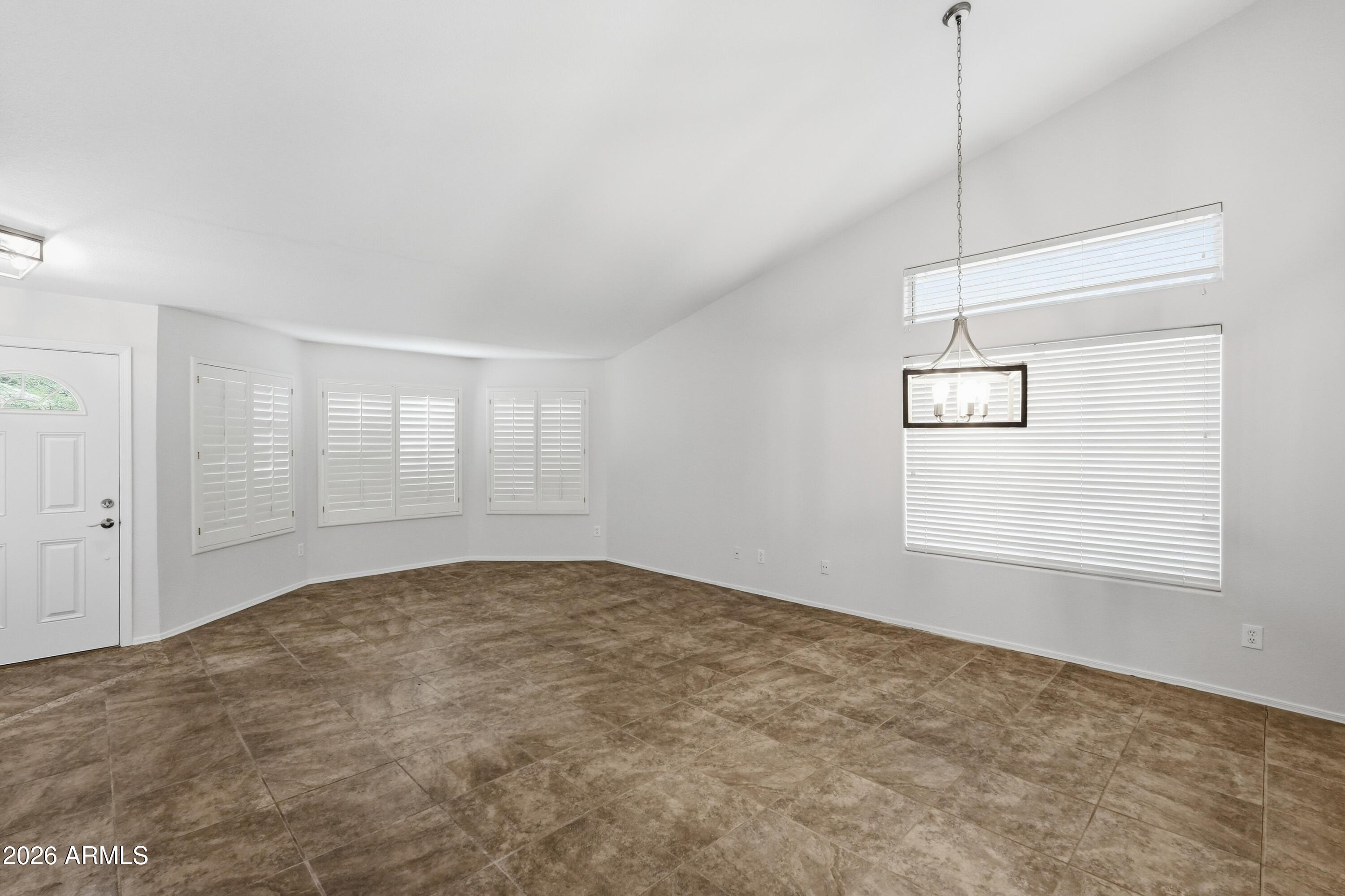 908 E VERBENA Drive