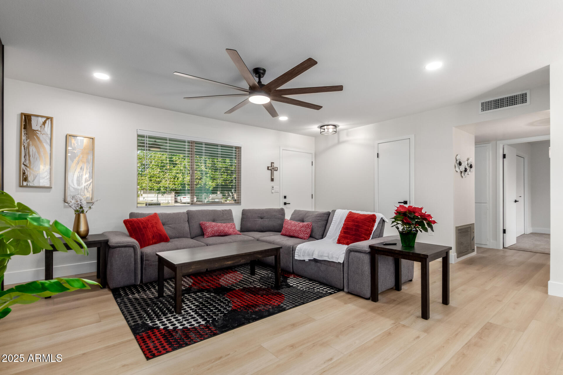 10407 W DESERT FOREST Circle