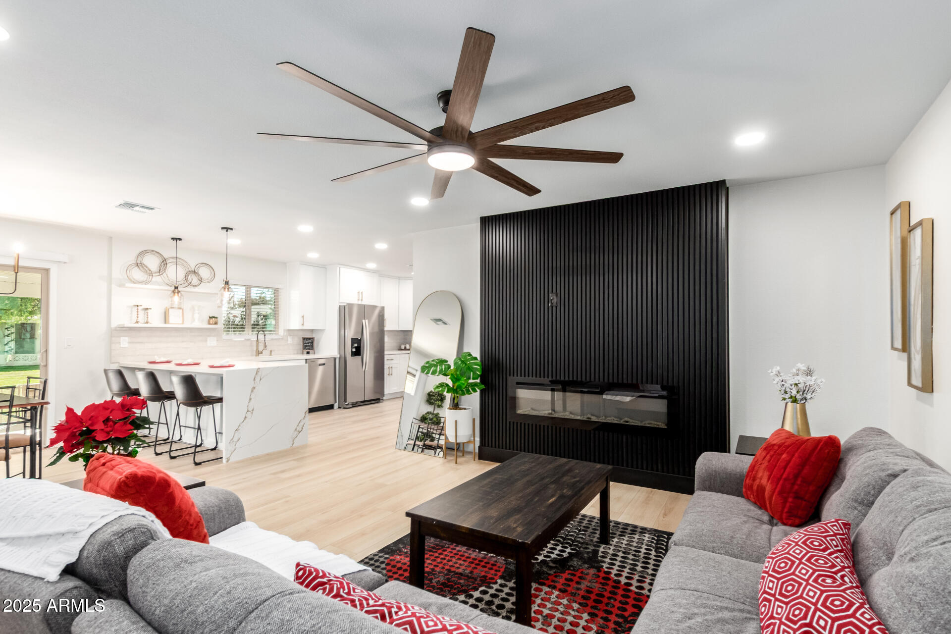 10407 W DESERT FOREST Circle