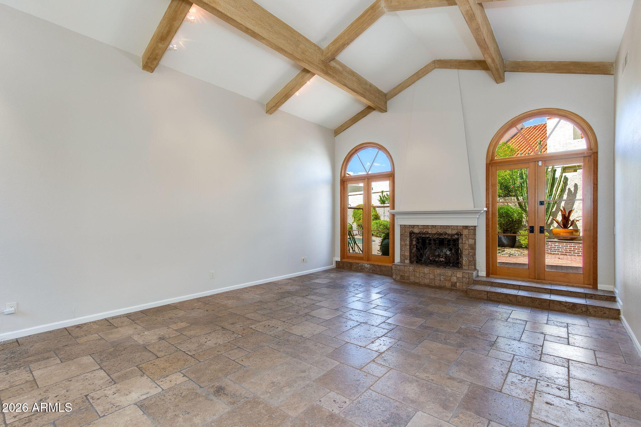 2412 E SOLANO Drive