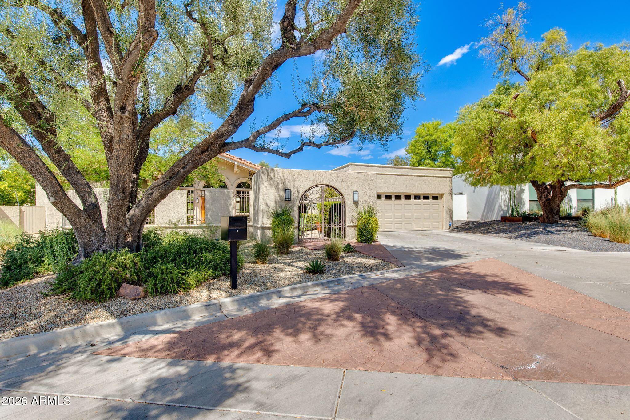 2412 E SOLANO Drive