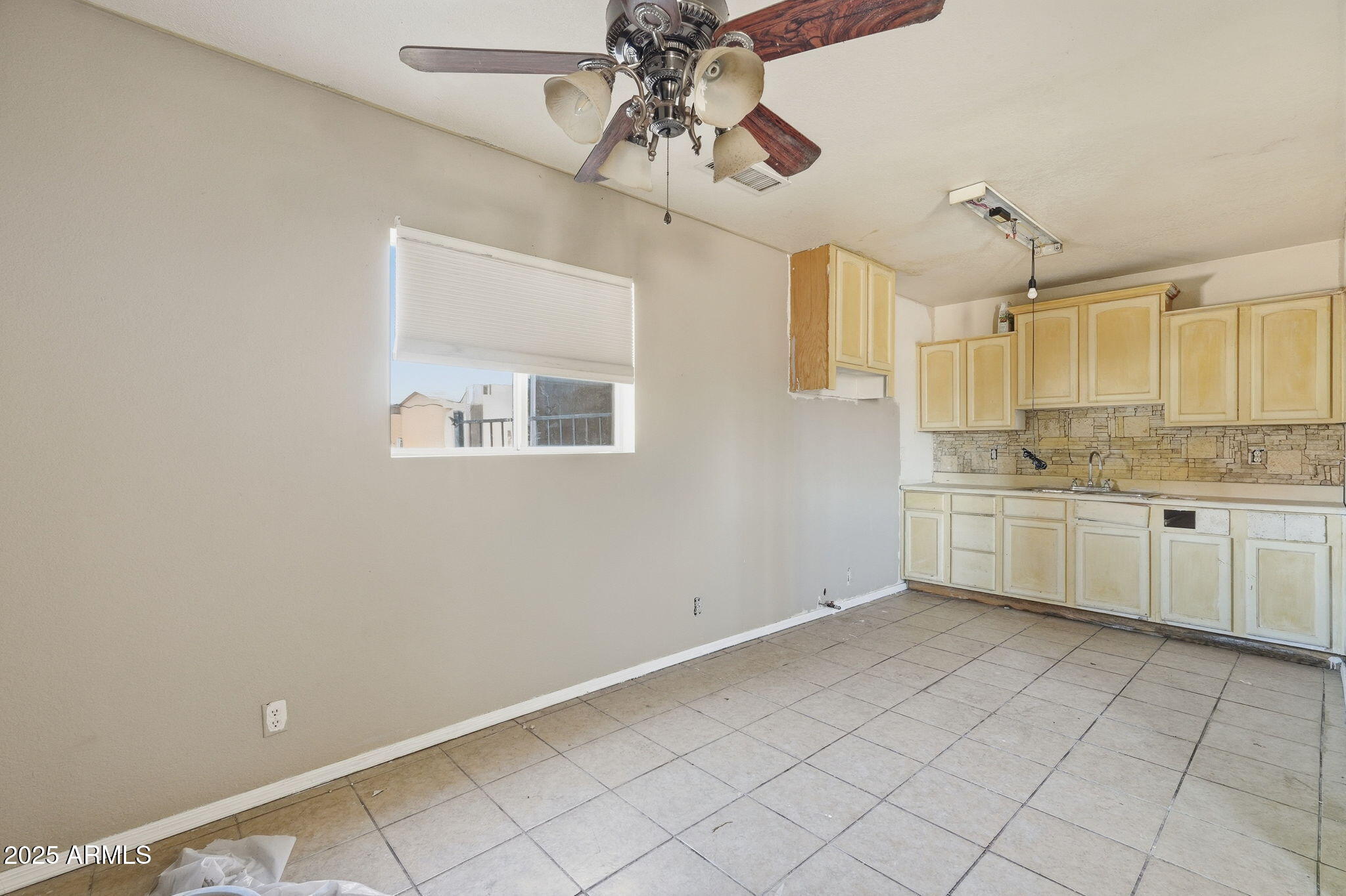 734 E ALTA VISTA Road