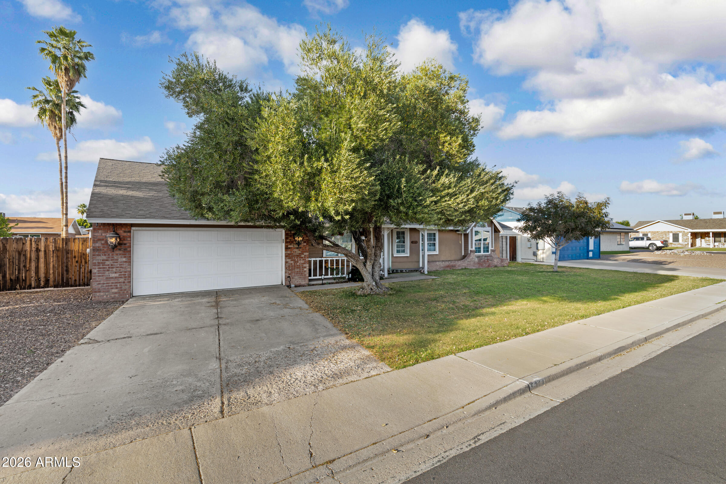 5344 E DIAMOND Avenue