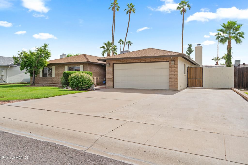 Photo of 5219 W El Caminito Drive, Glendale, AZ 85302 (MLS # 6937912)