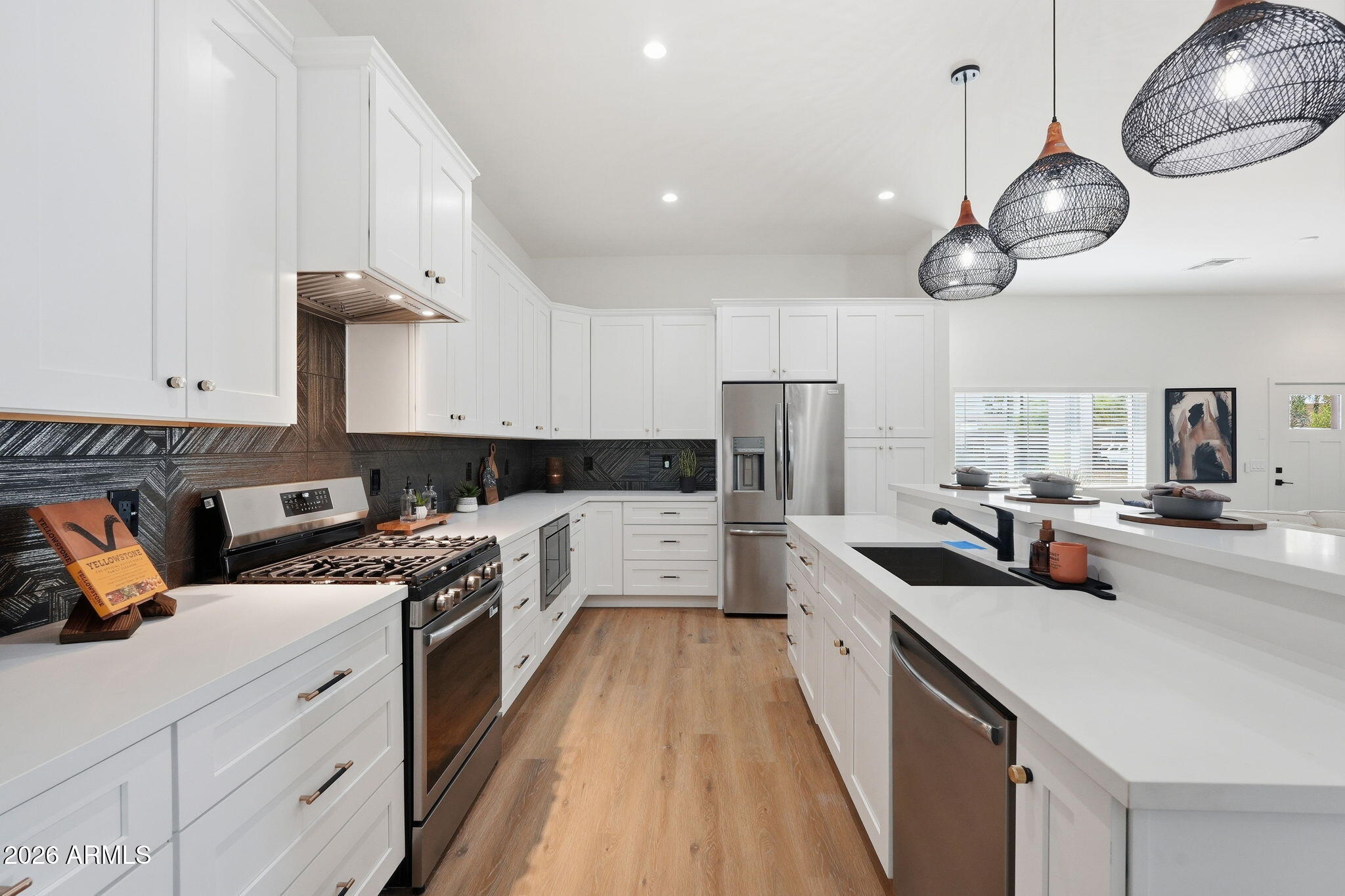 1826 E Whitton Avenue