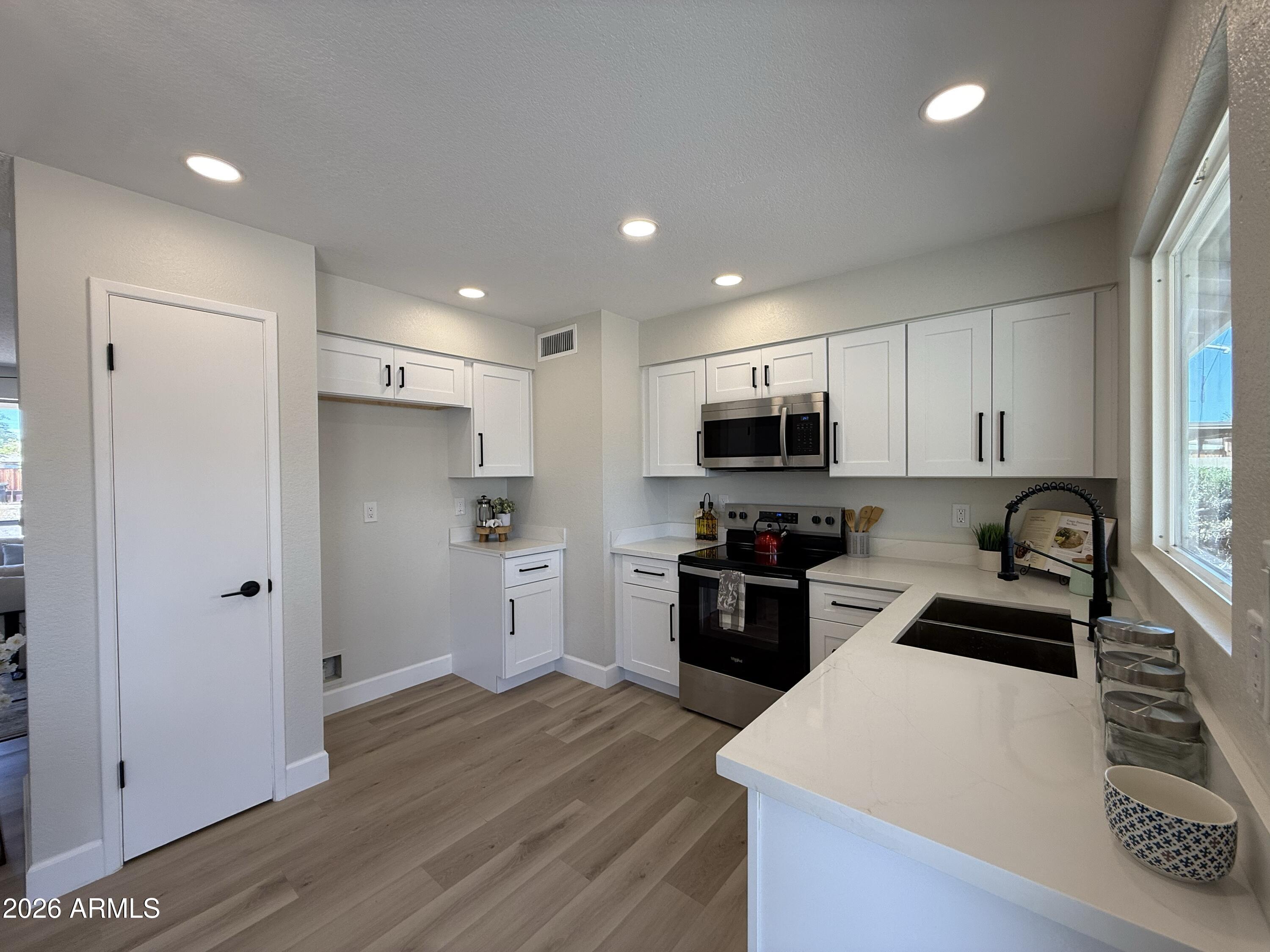 1491 W MOHAWK Lane