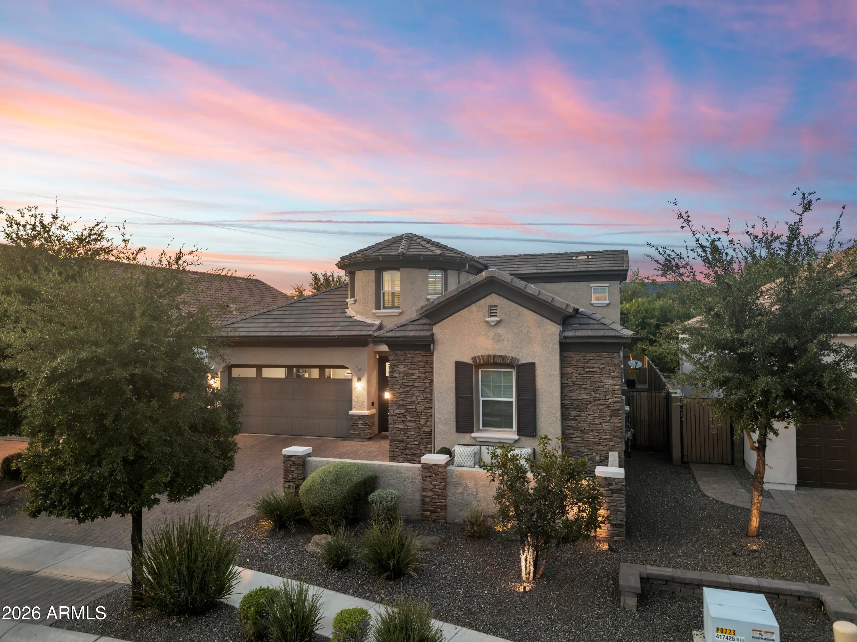 2922 E MINNEZONA Avenue