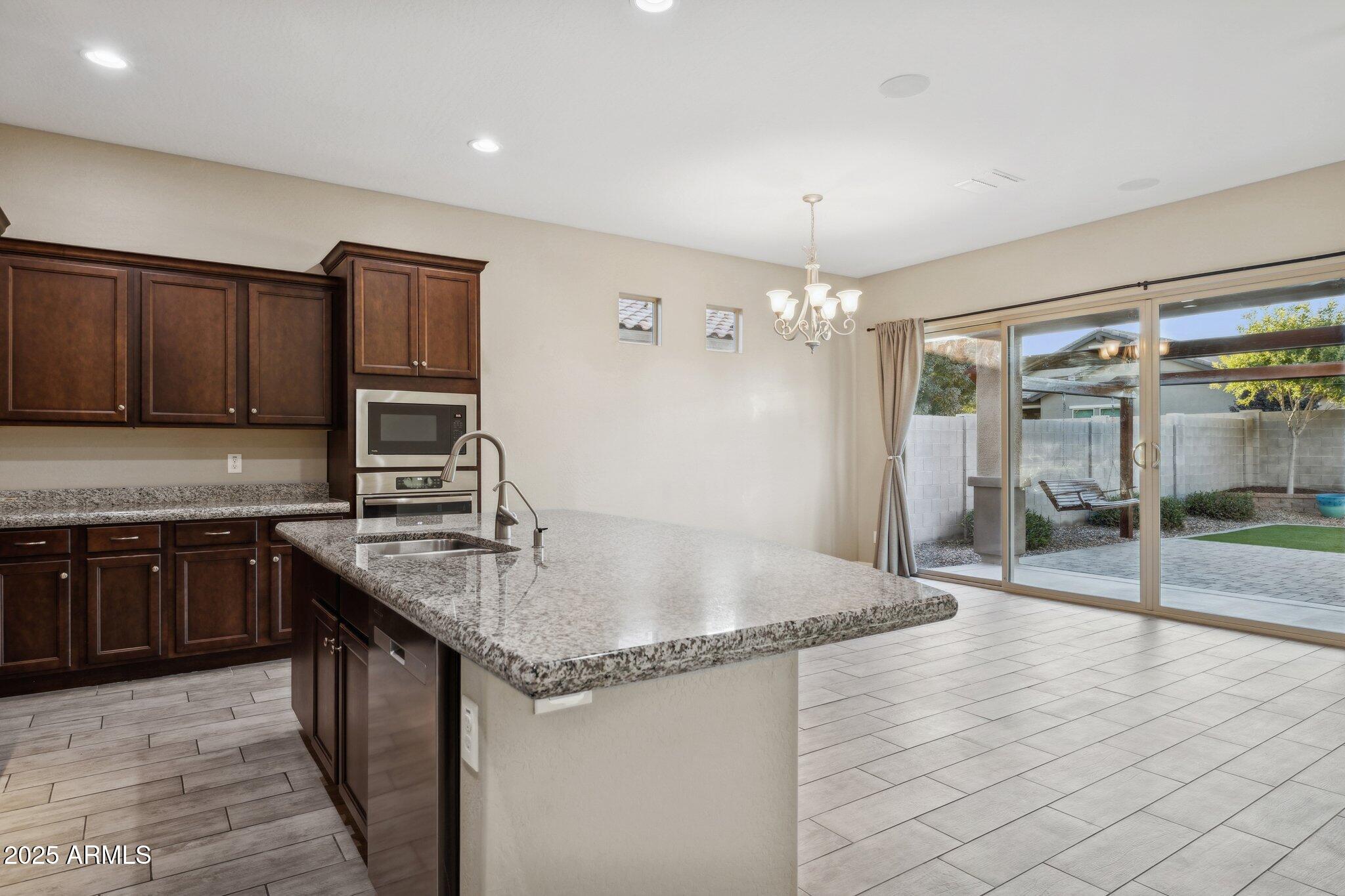 1179 W SPINE TREE Avenue