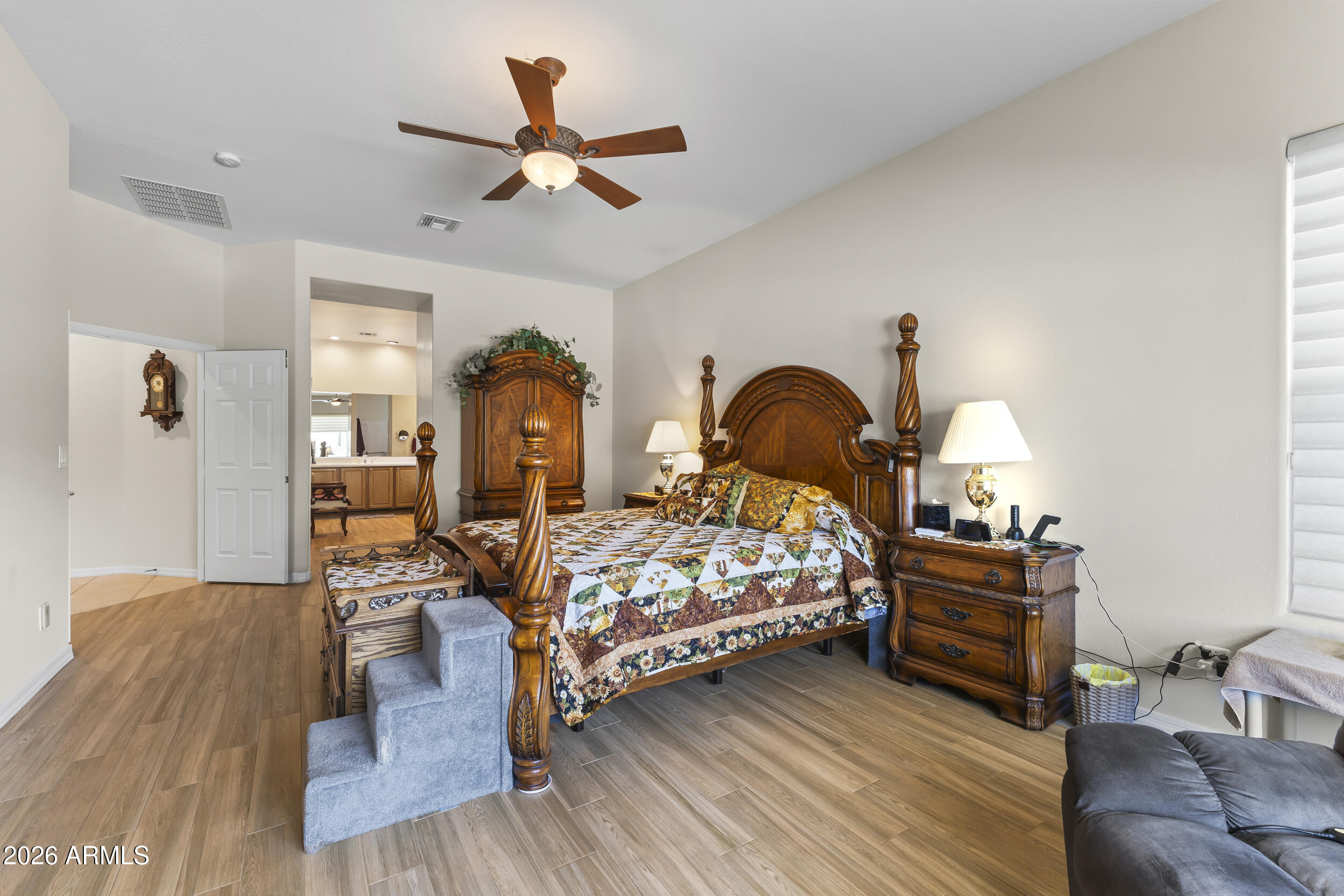 2026 W Hidden Treasure Way