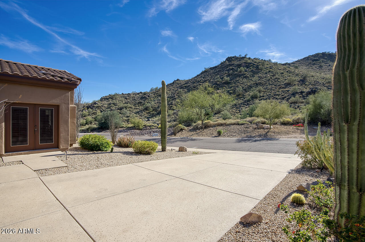 14211 N HONEYSUCKLE Drive