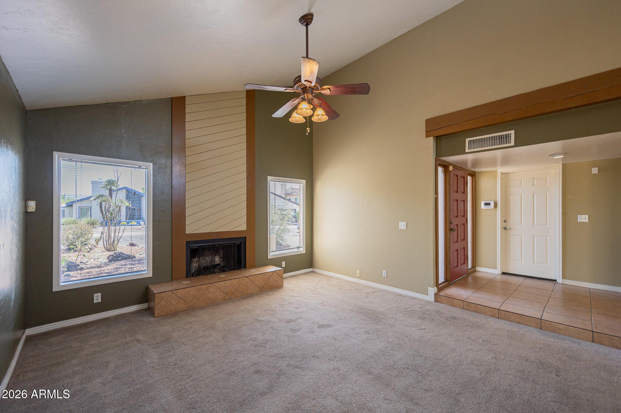 5502 E ROANOKE Avenue
