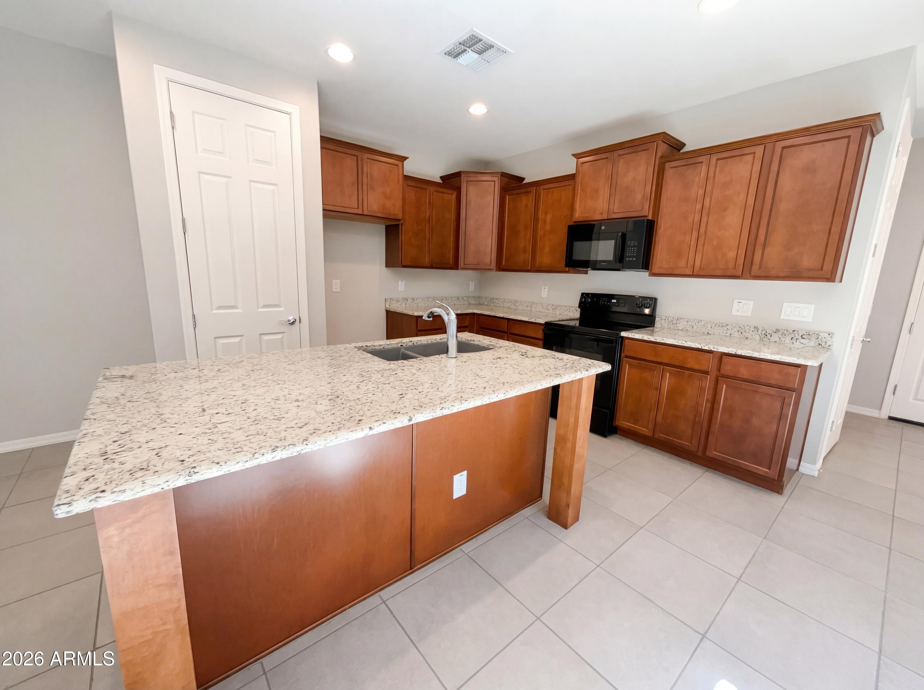 2511 S ENTWISTLE Street