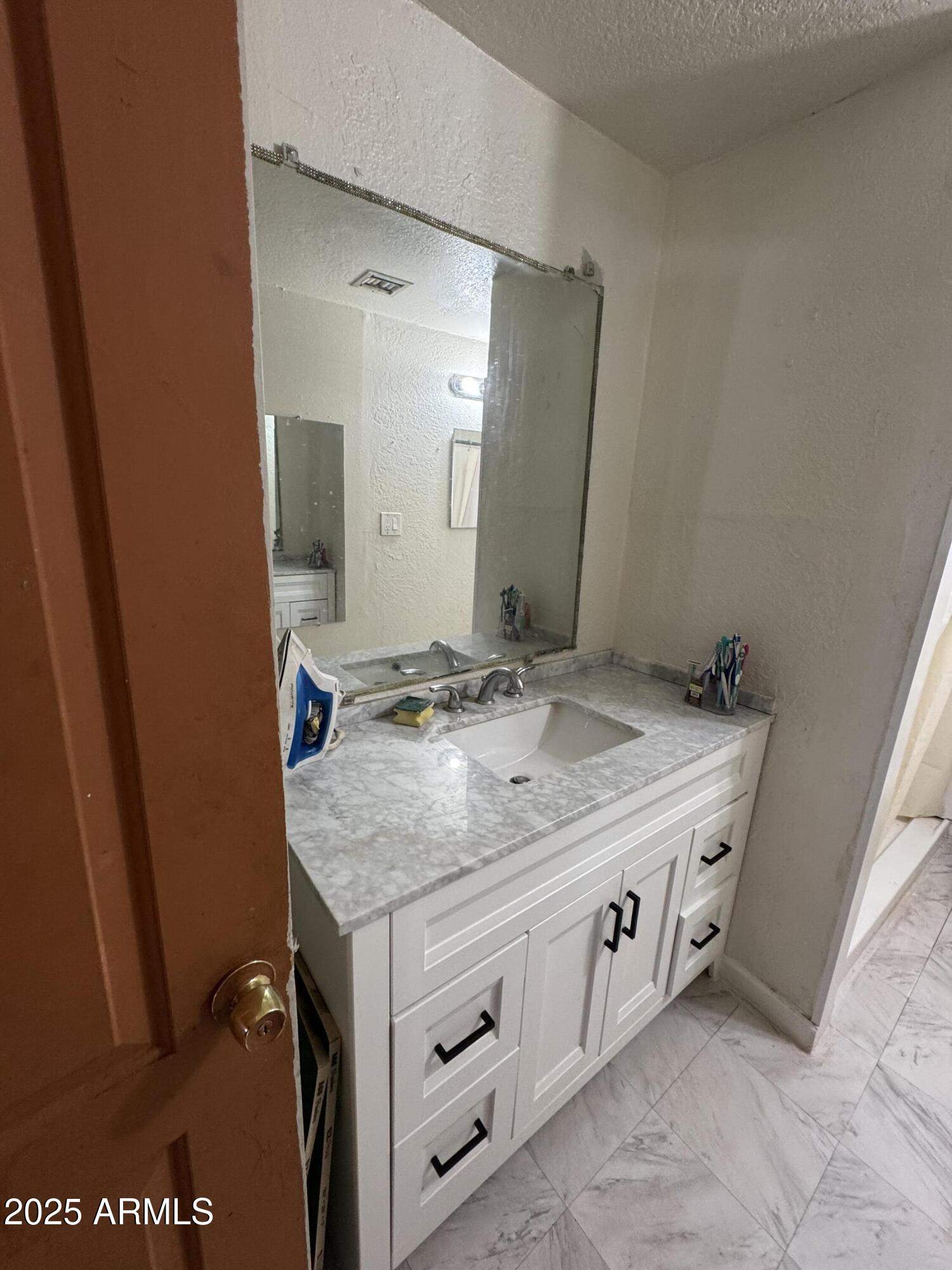 2425 W PAPAGO Street