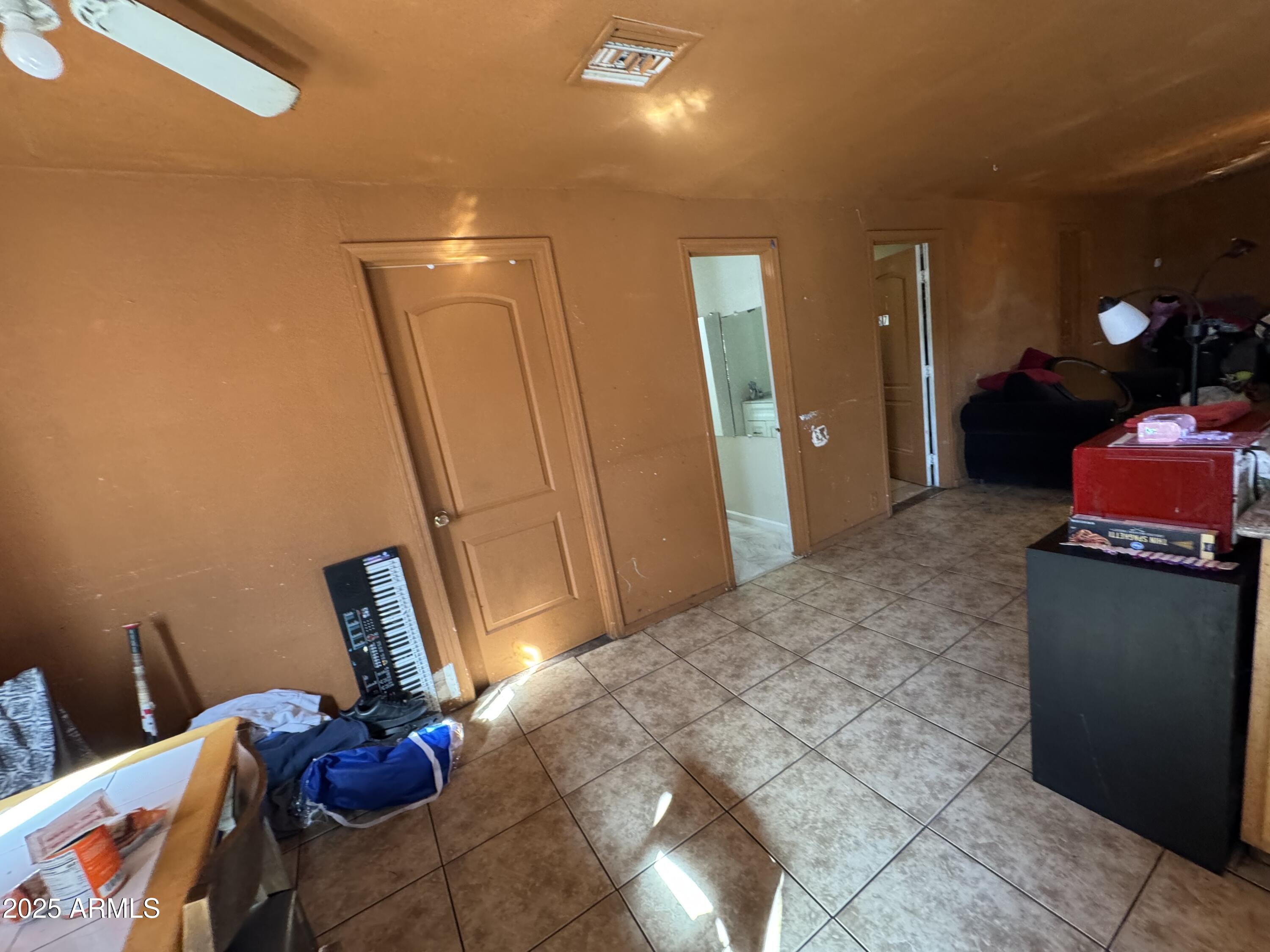 2425 W PAPAGO Street