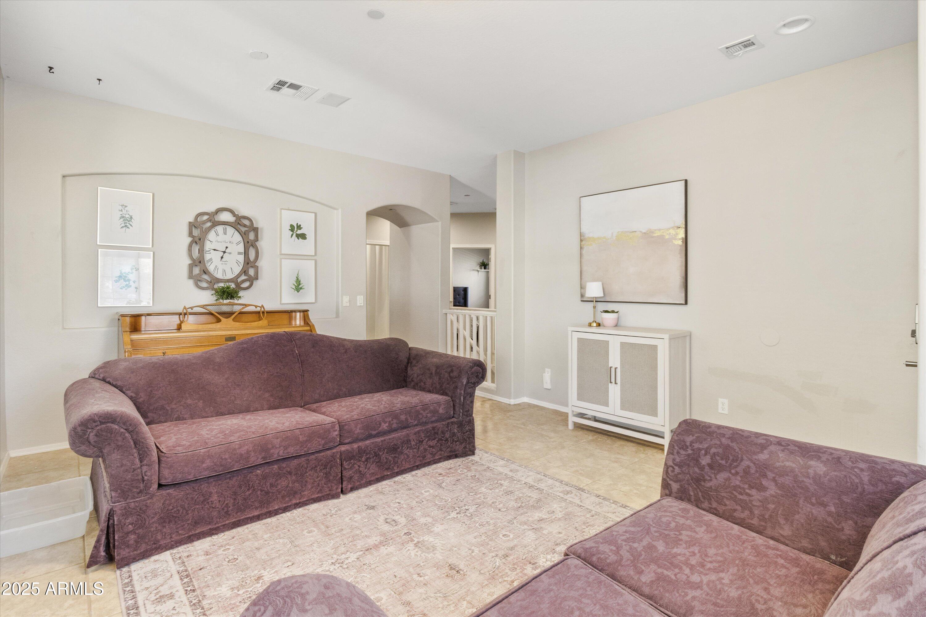 5309 E CARMEL Avenue