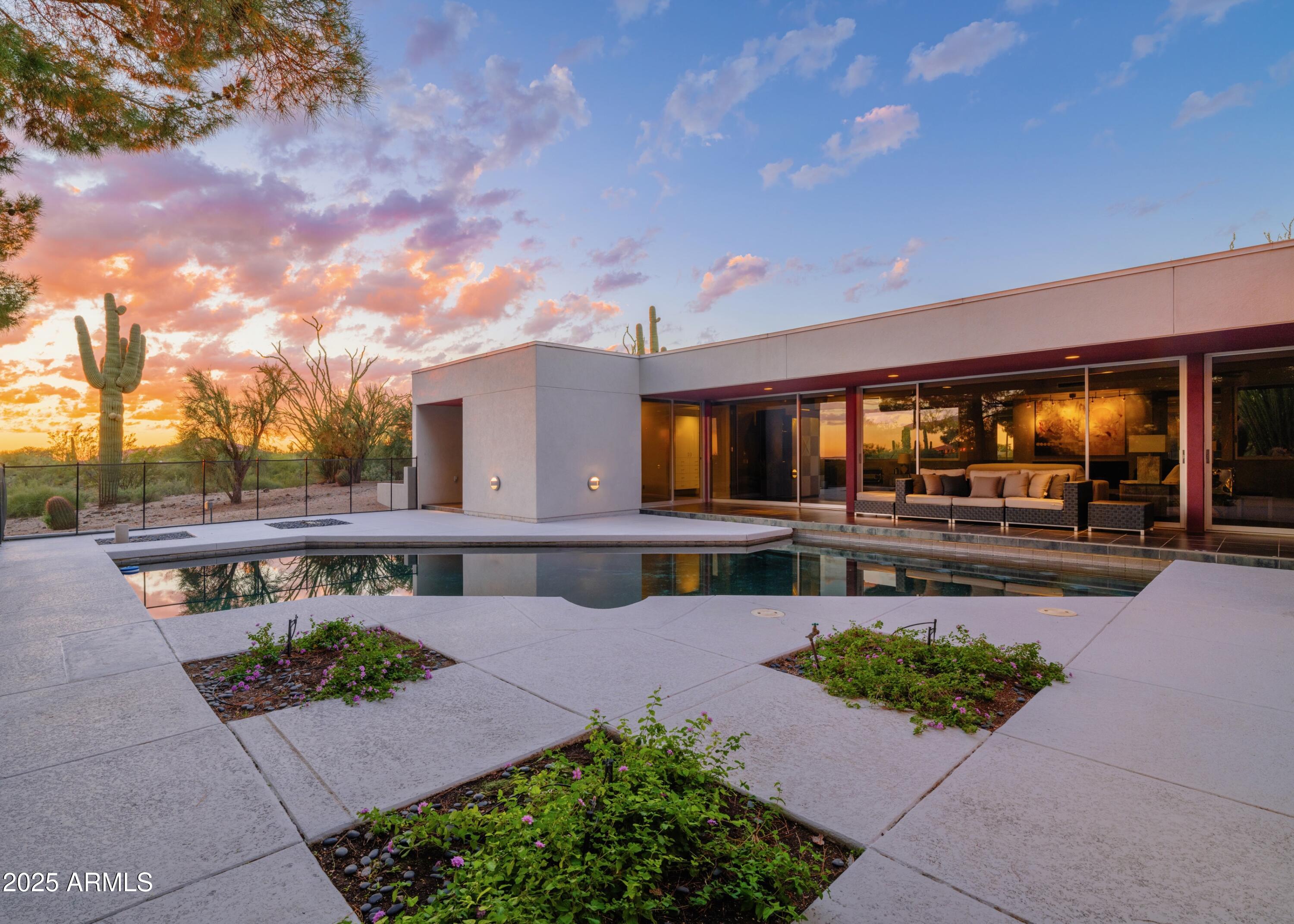 34848 N DESERT RIDGE Drive