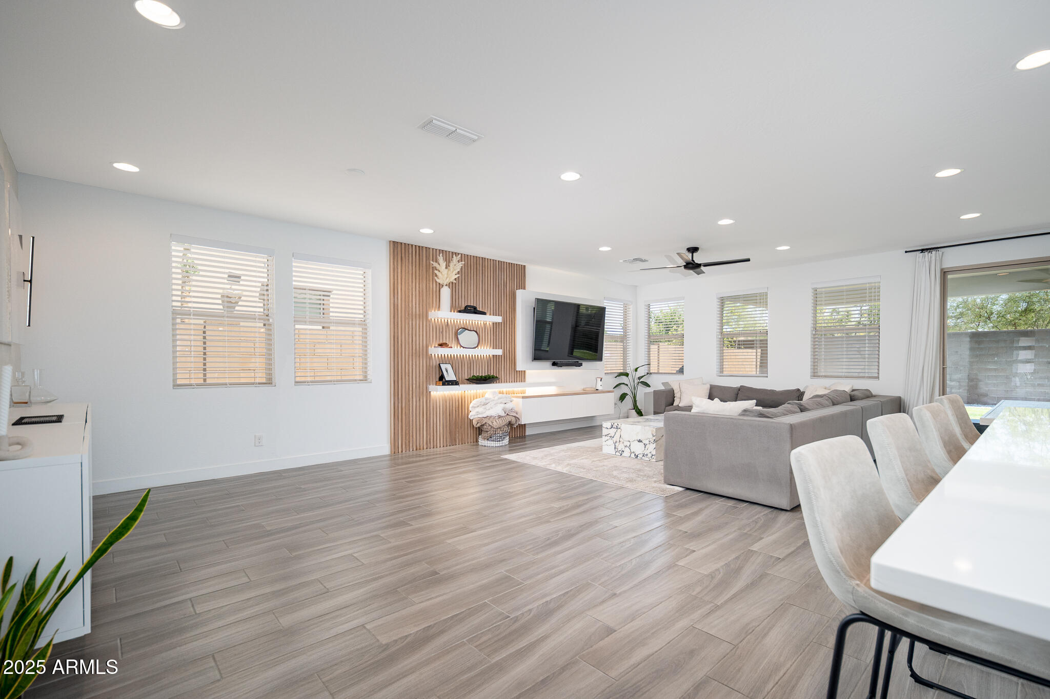 6987 W SPUR Drive
