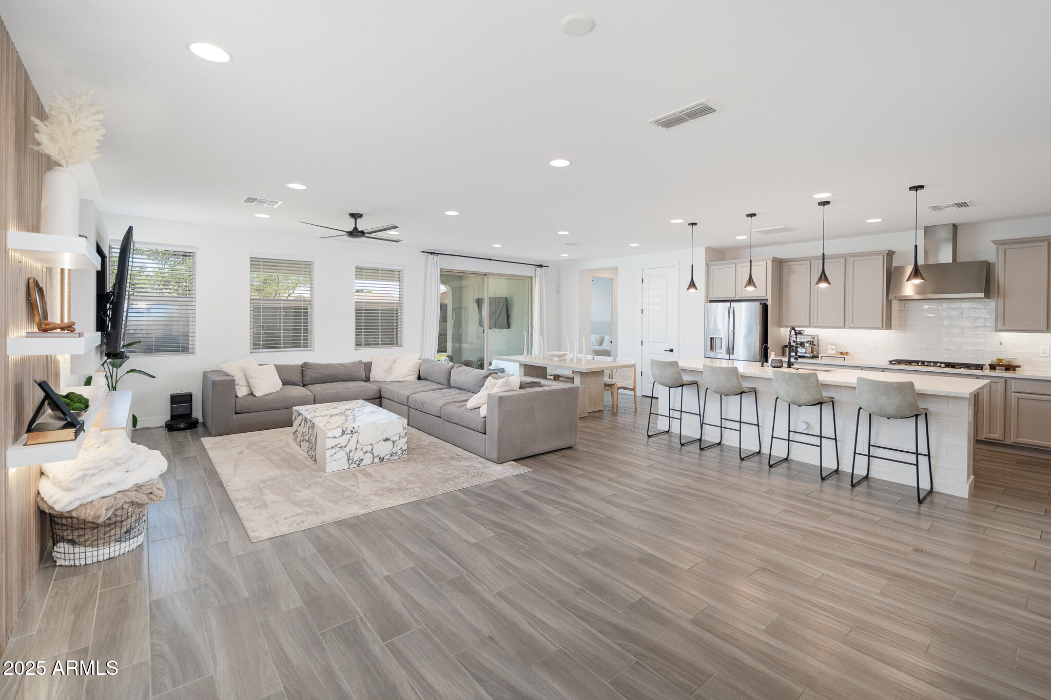 6987 W SPUR Drive