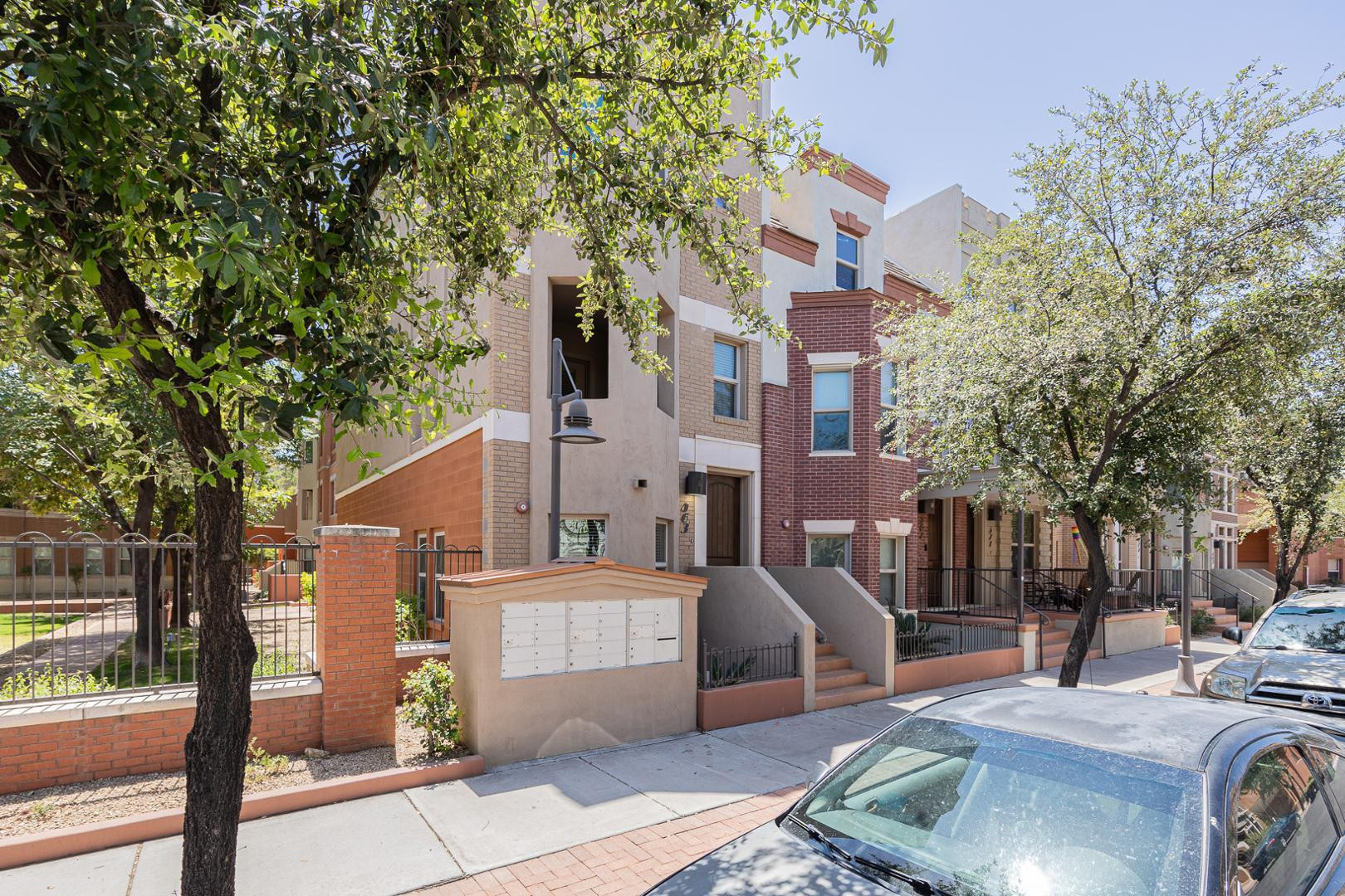 563 W 6TH Street