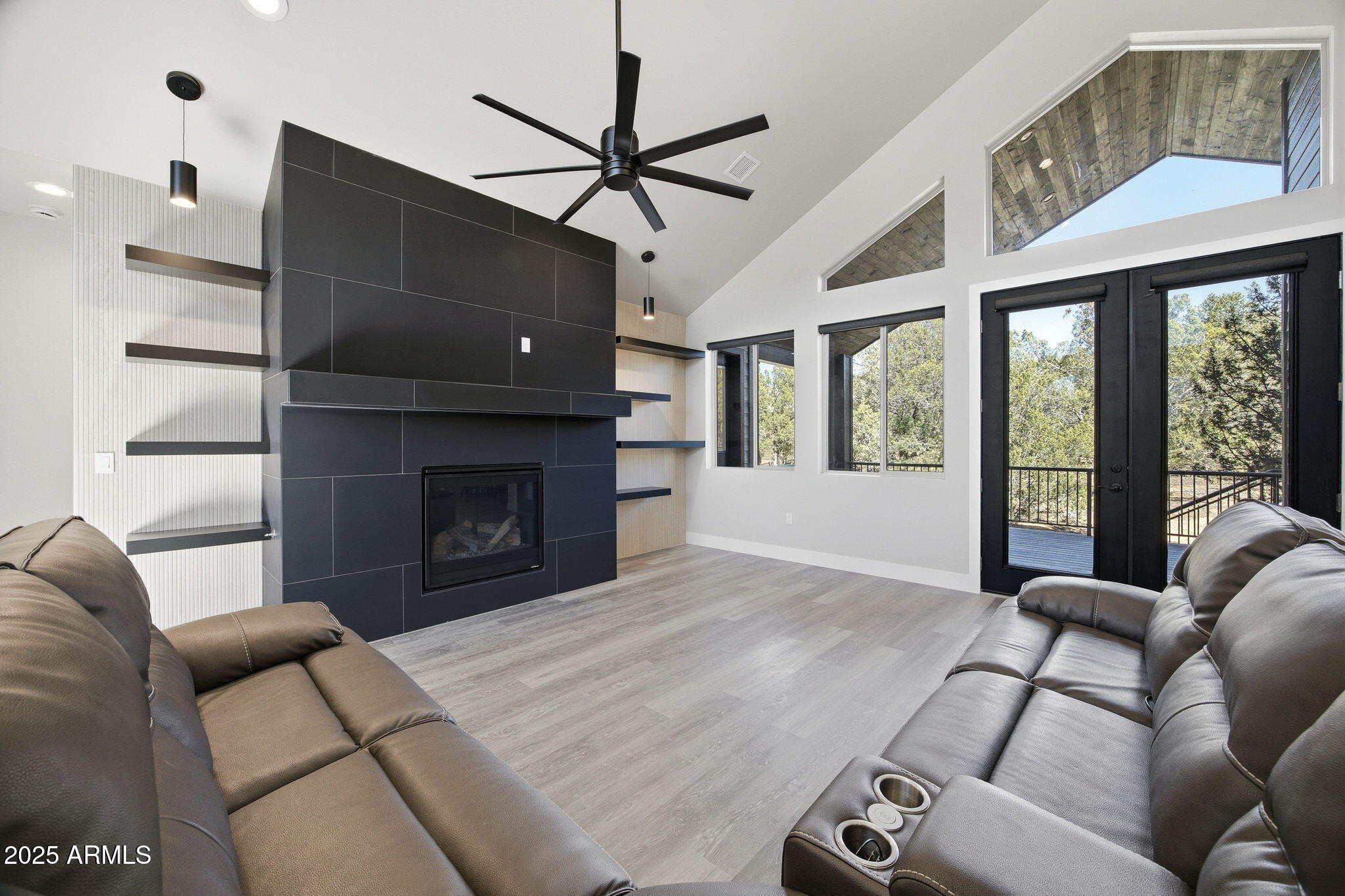 2701 N EAGLE VIEW Circle