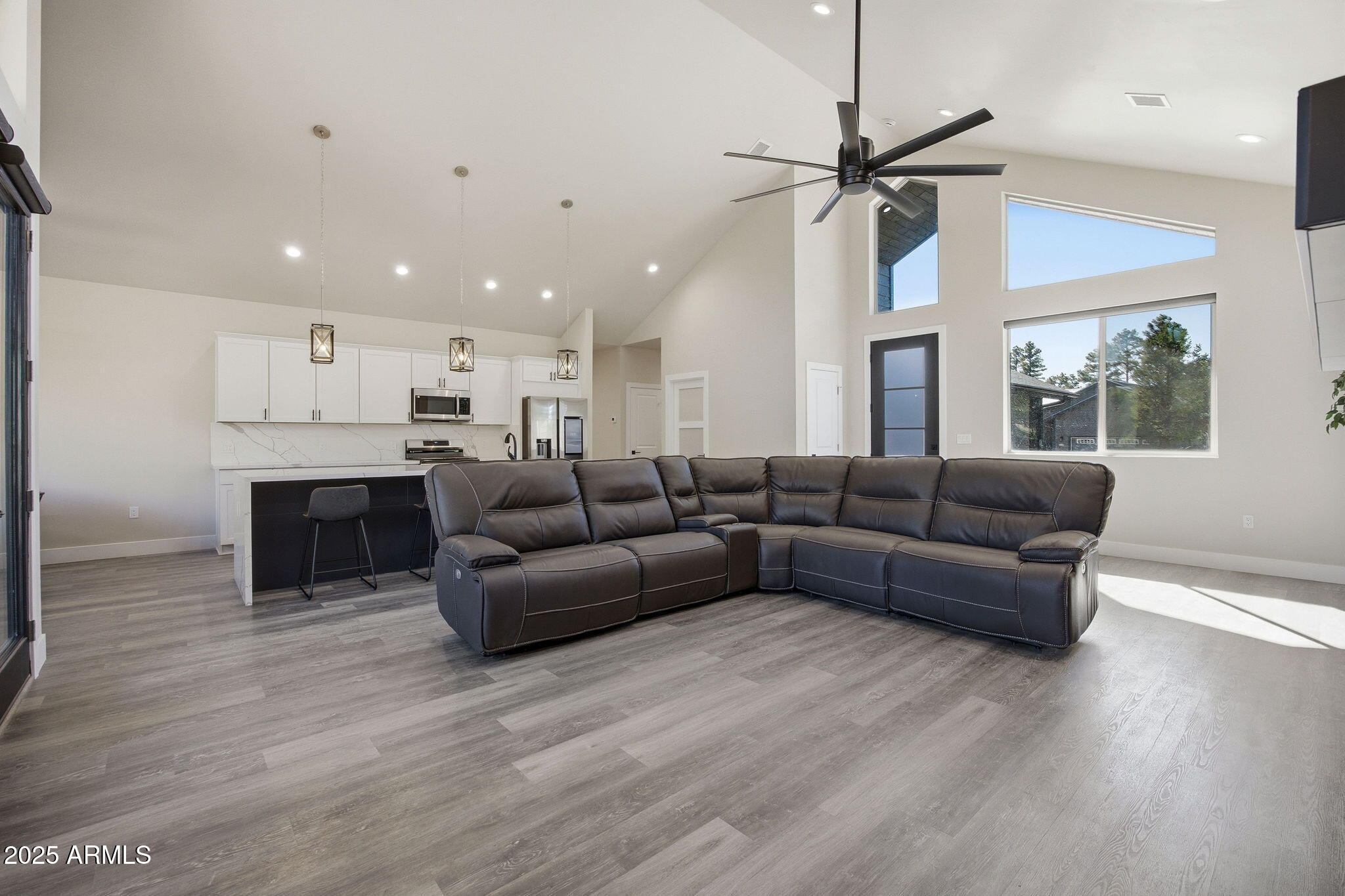 2701 N EAGLE VIEW Circle