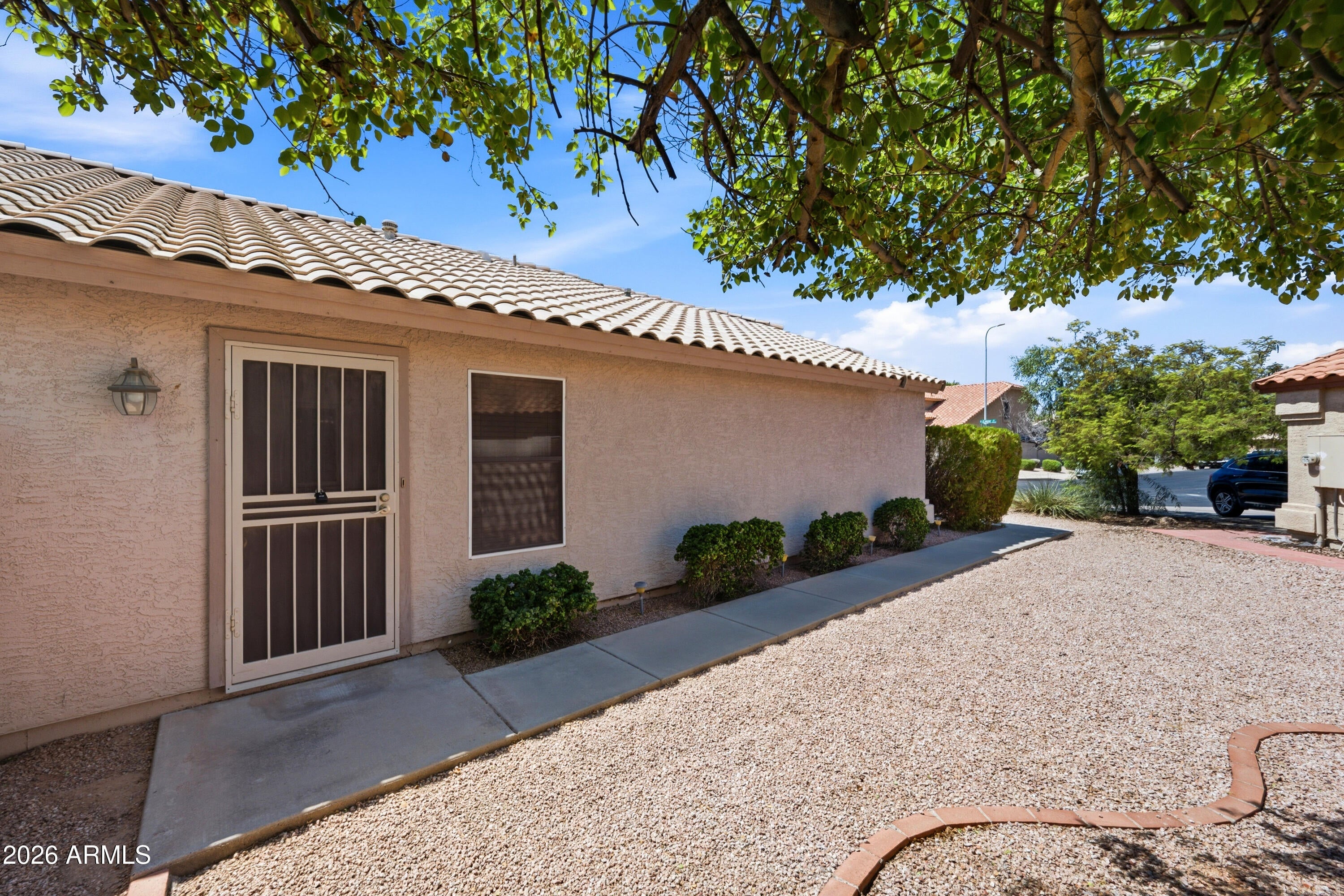 1025 W JEANINE Drive