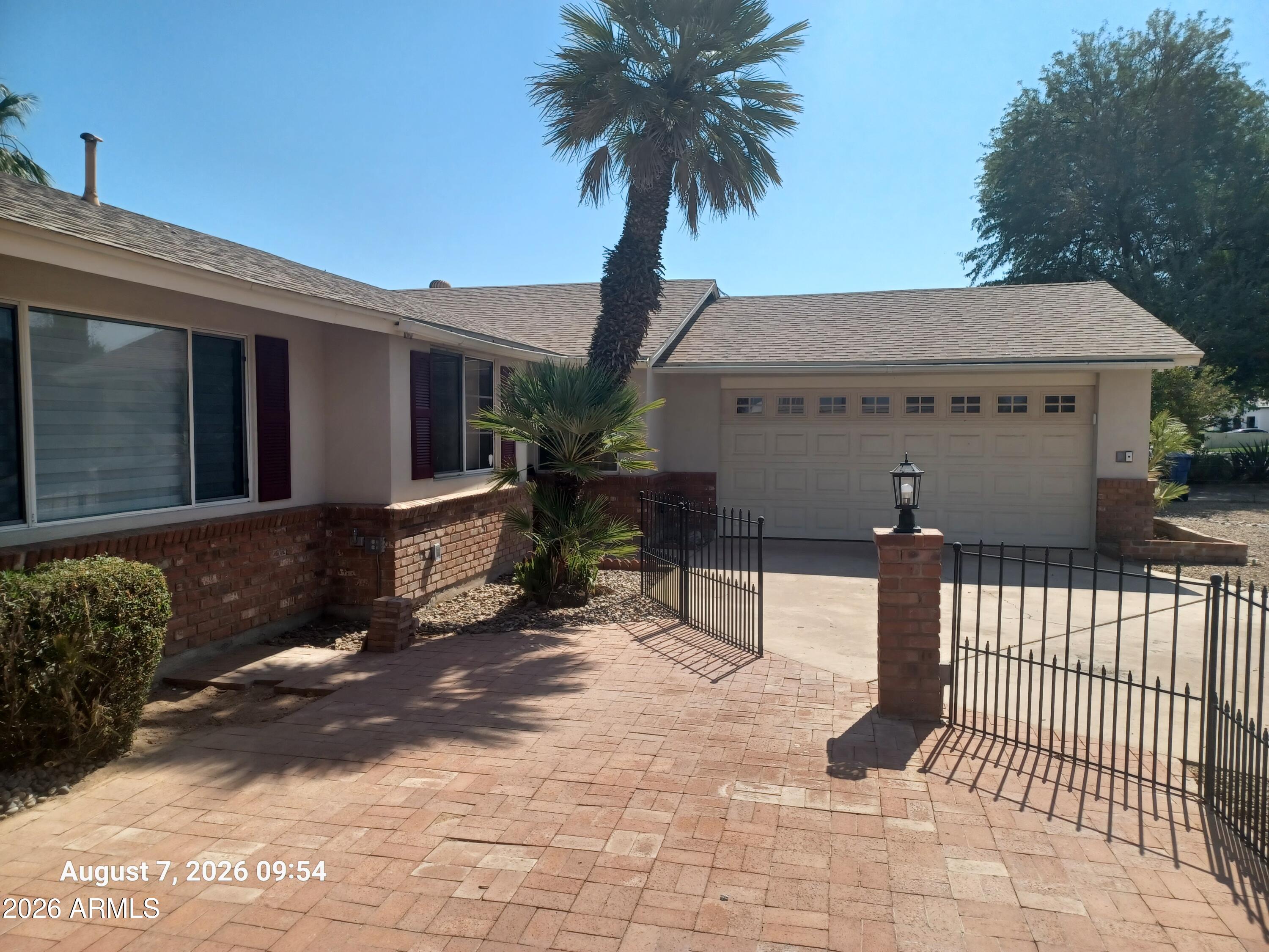 322 E CLAREMONT Street