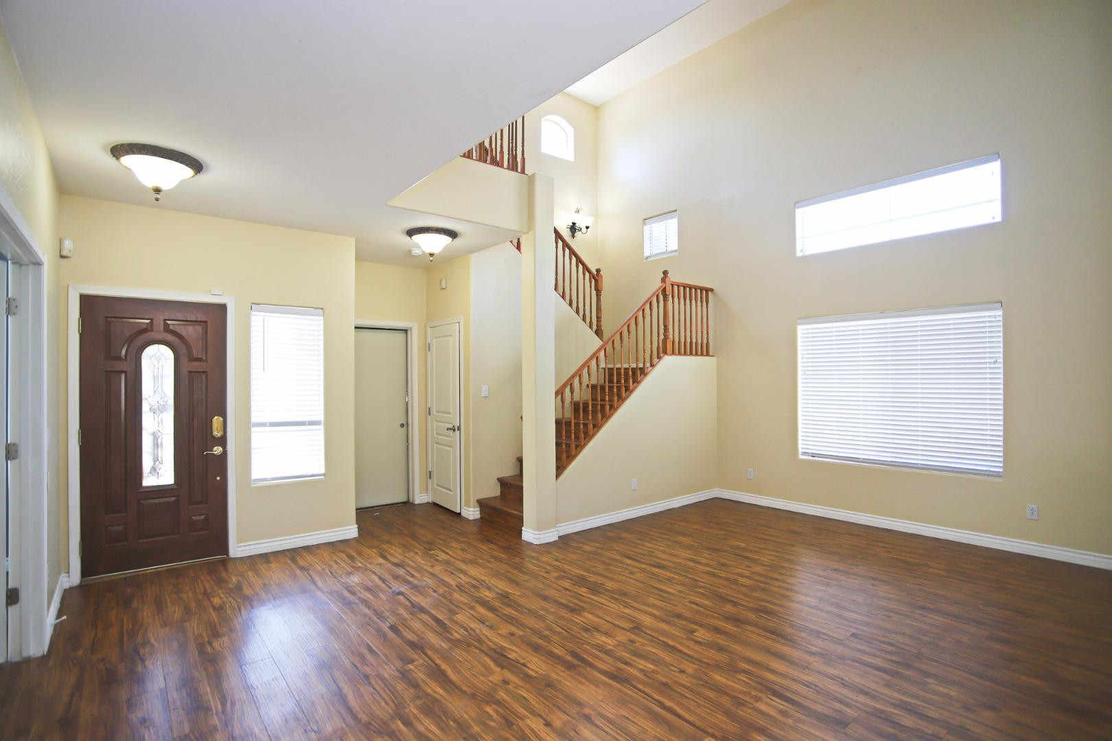 512 E Rainbow Drive