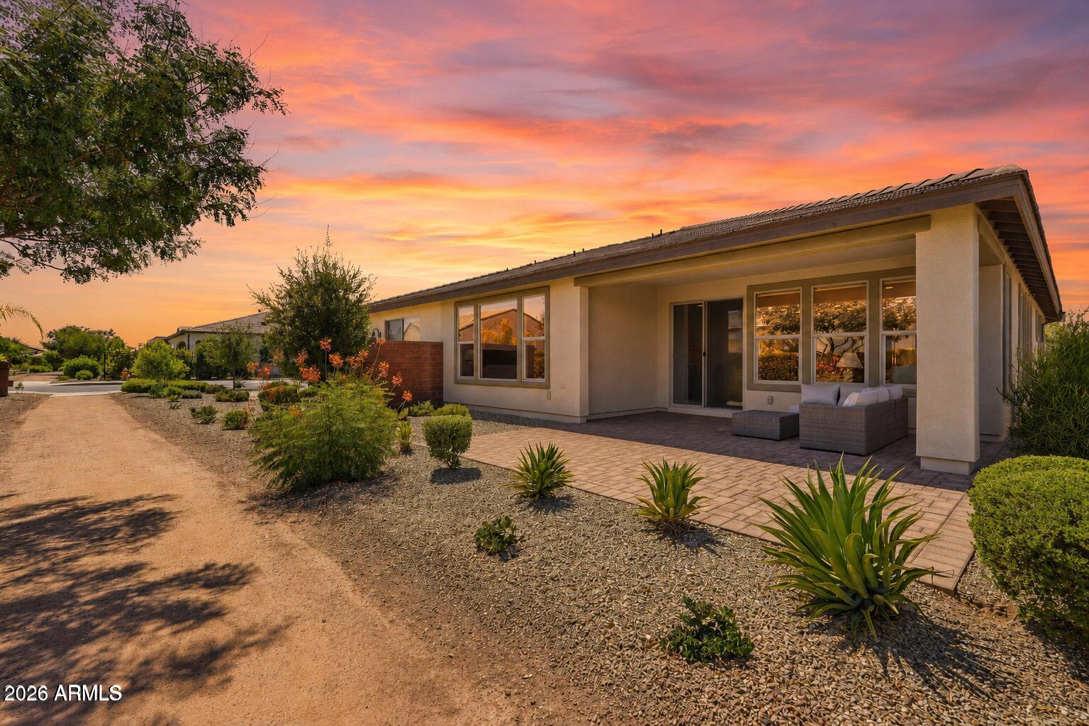 484 E CITRUS HOLLOW Way