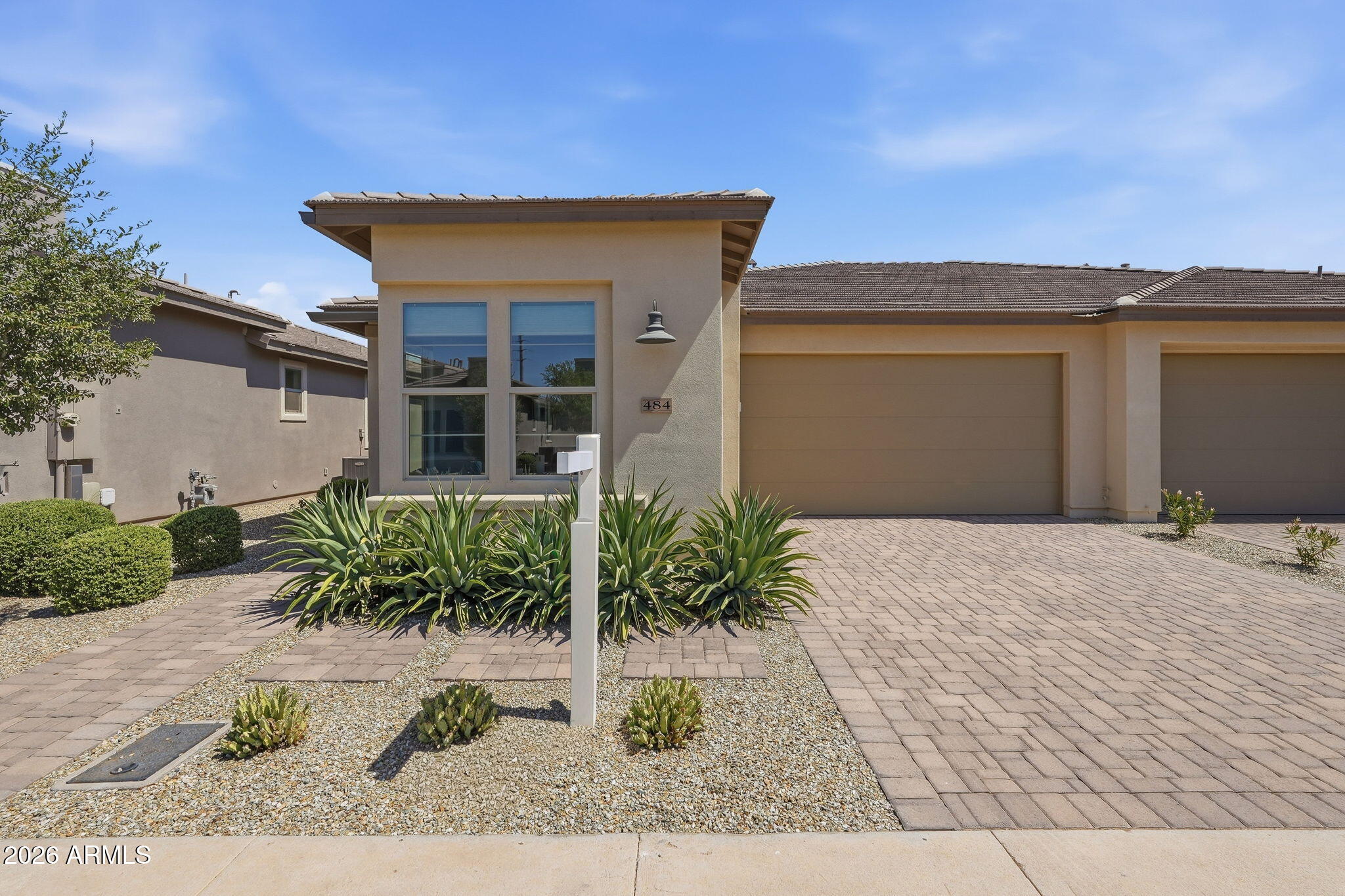 484 E CITRUS HOLLOW Way