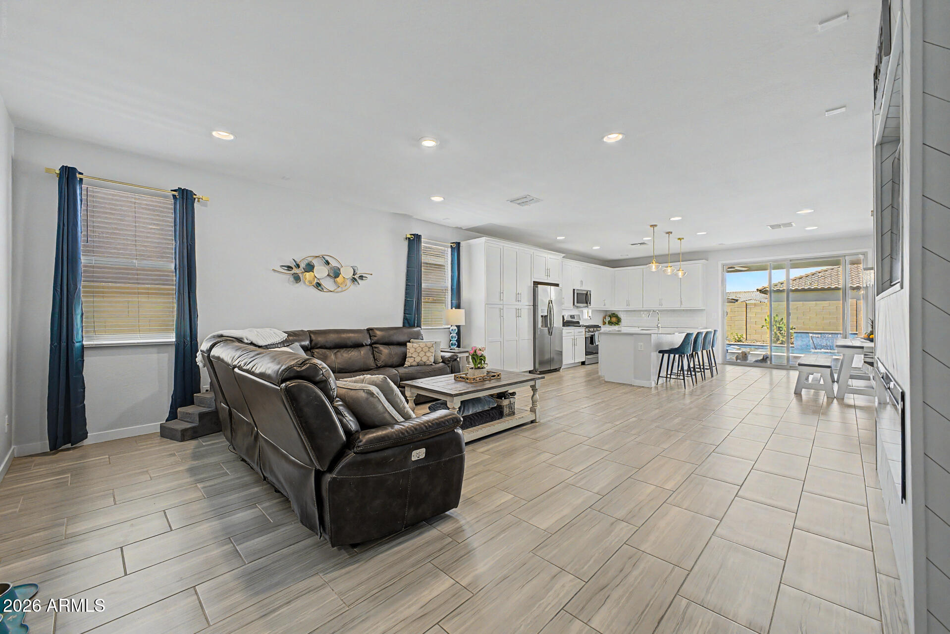 2358 E RIDGEWOOD Lane