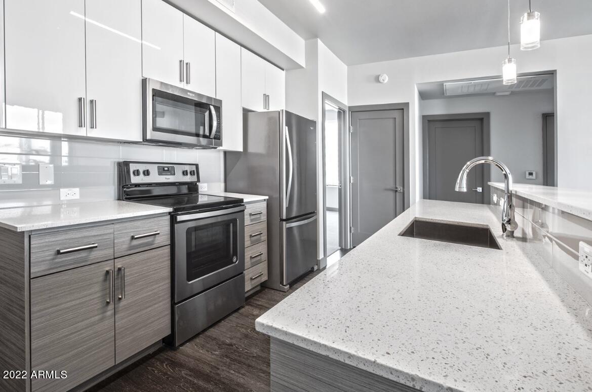 425 W OSBORN Road 420