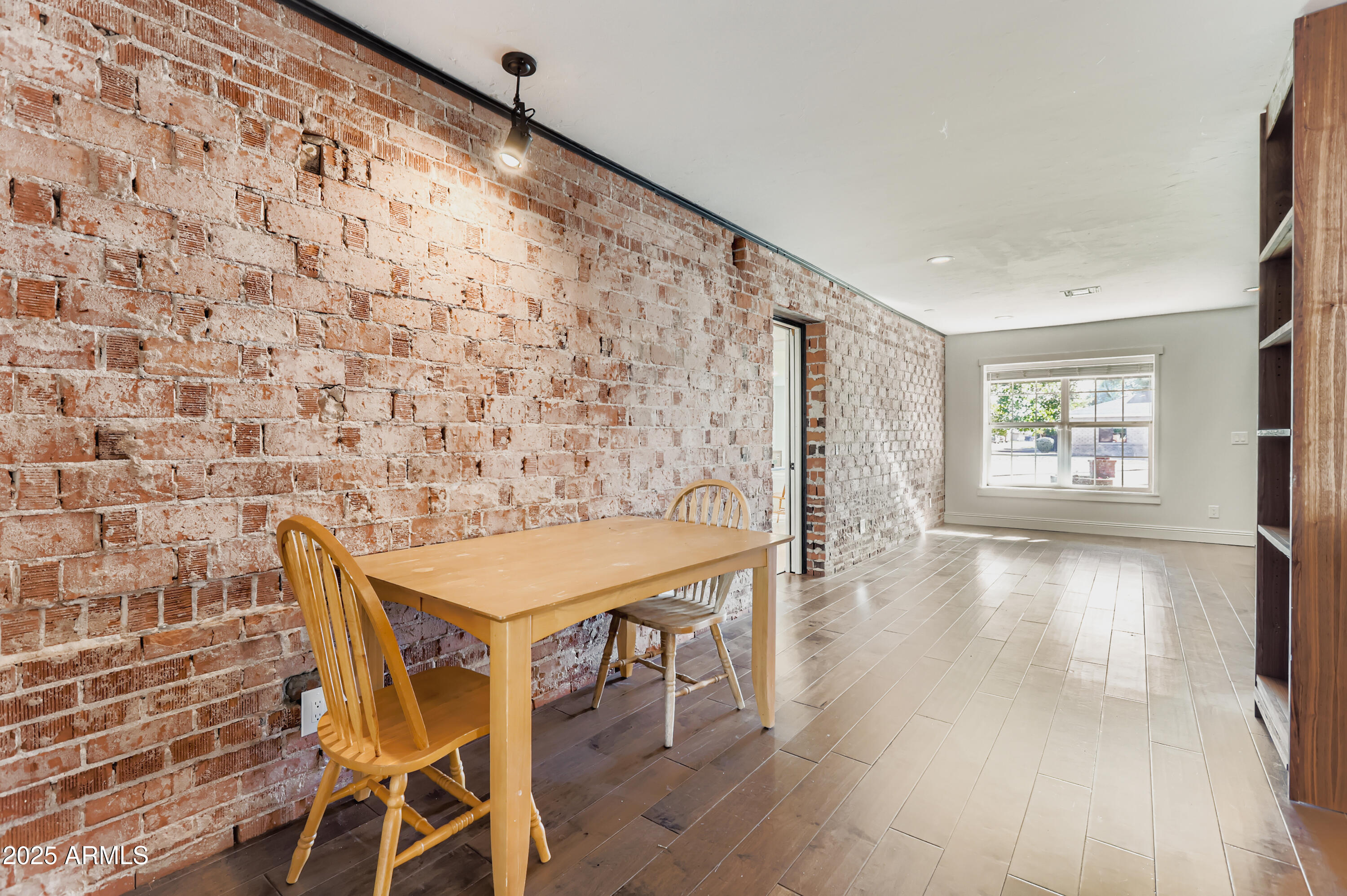 2548 E TURNEY Avenue