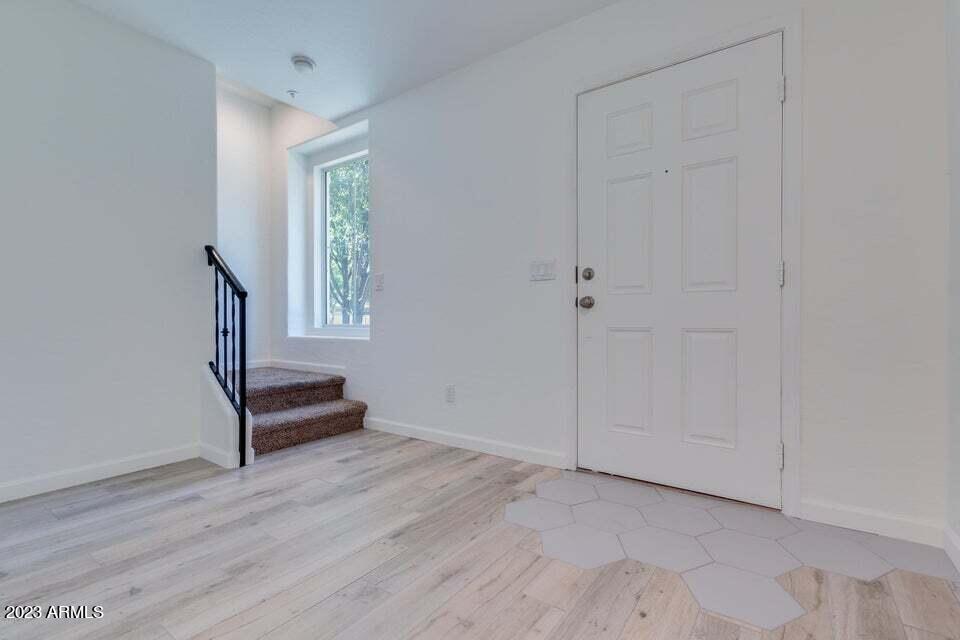 160 W COMMERCE Court