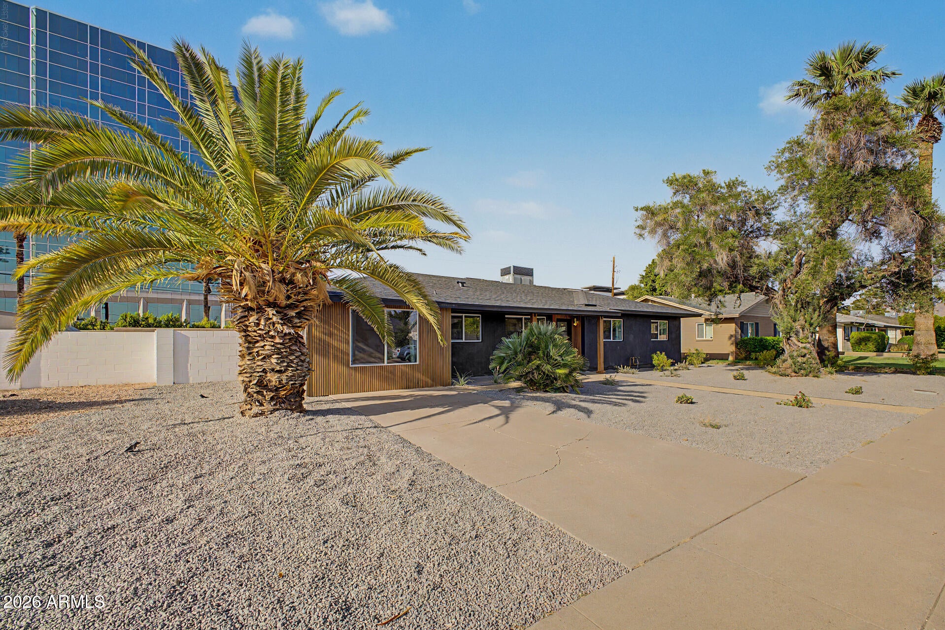 2602 E PIERSON Street
