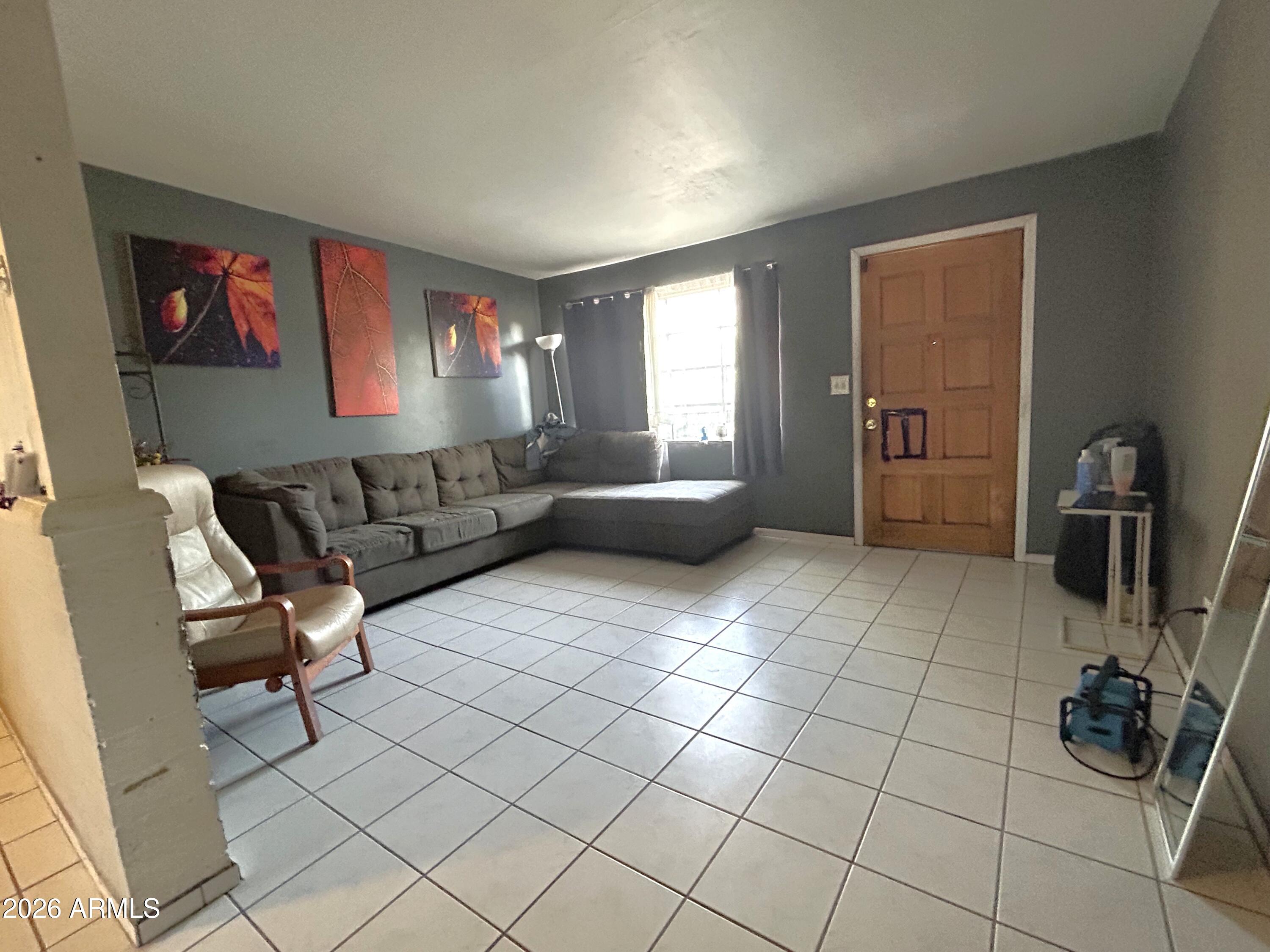 2312 E NANCY Lane