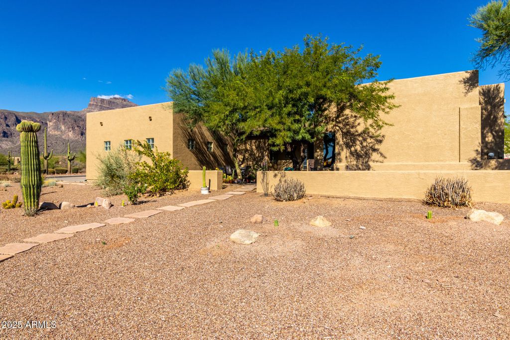 Photo of 6619 E Quail Hideaway Lane, Gold Canyon, AZ 85119 (MLS # 6921042)