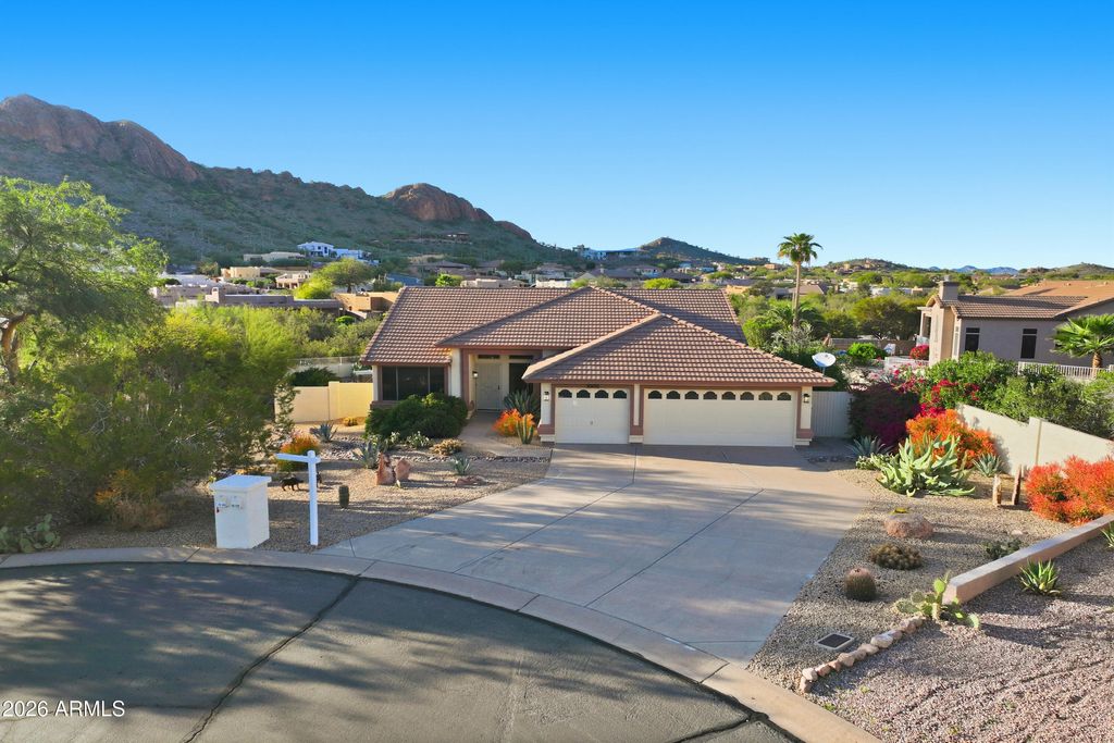 Photo of 10150 E Rising Sun Pl Place, Gold Canyon, AZ 85118 (MLS # 6968496)