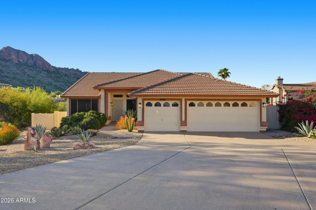 Photo of 10150 E Rising Sun Pl Place, Gold Canyon, AZ 85118 (MLS # 6968496)