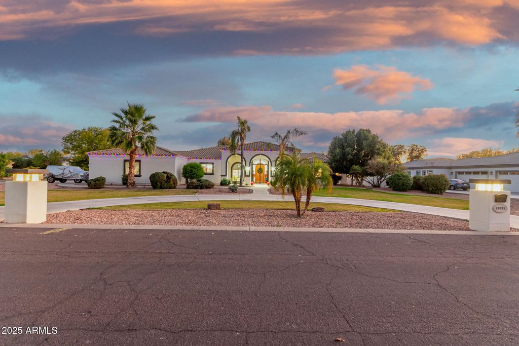 Photo of 19975 E Via Del Palo, Queen Creek, AZ 85142 (MLS # 6956934)