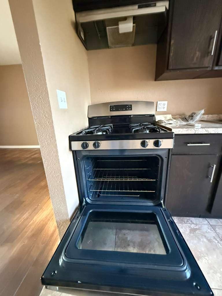 1955 E 8th Street Apt 1